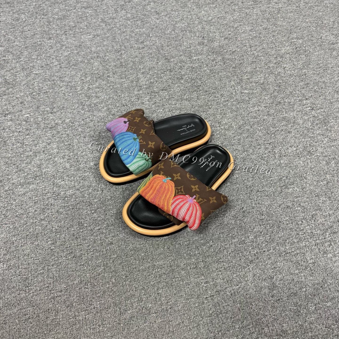 Louis Vuitton Louis Vuitton Yayoi Kusama Monogram Slippers Size US 6 / IT 36 - 1 Thumbnail