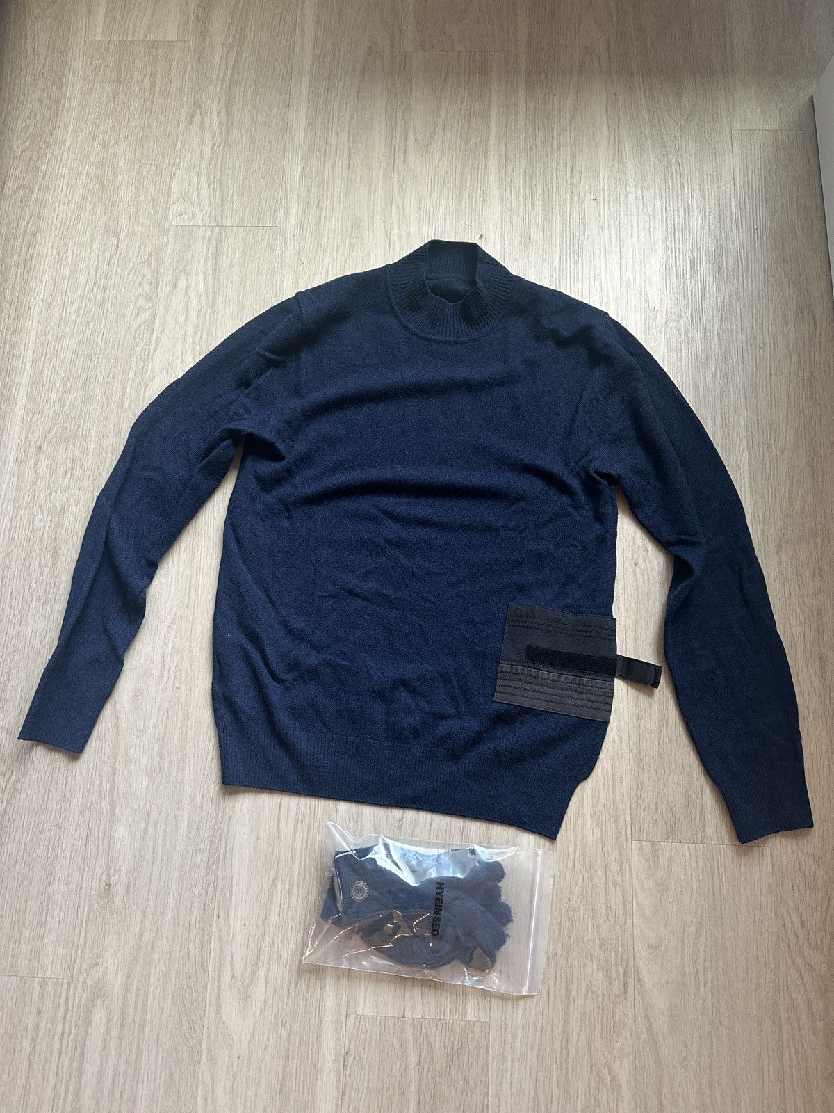 Hyein Seo Hyein Seo Wool Sweater & Gloves Size US M / EU 48-50 / 2 - 1 Thumbnail