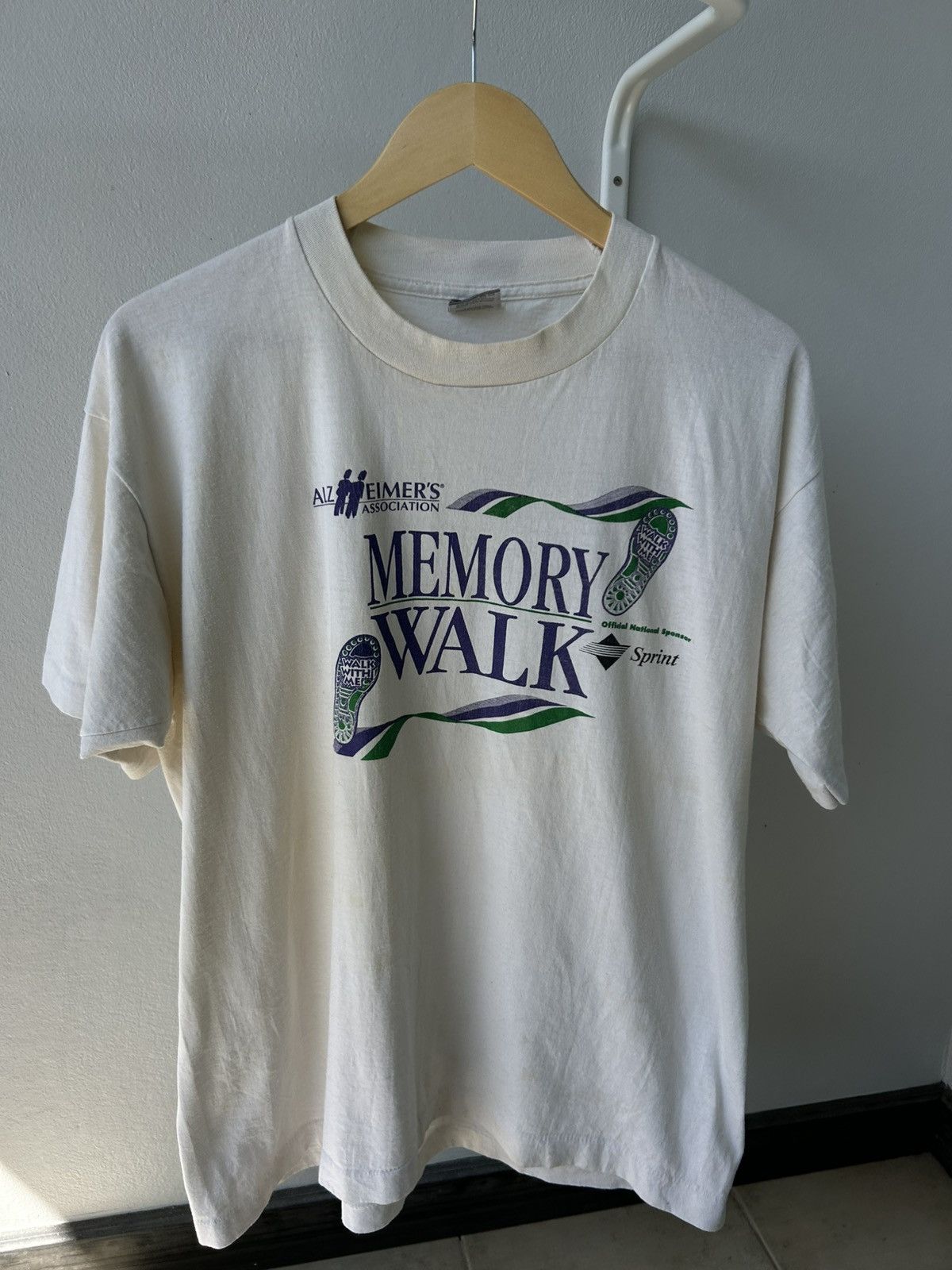 Fruit Of The Loom Vintage FOTL Alzheimer’s Fundraiser Tee Size US XL / EU 56 / 4 - 1 Thumbnail