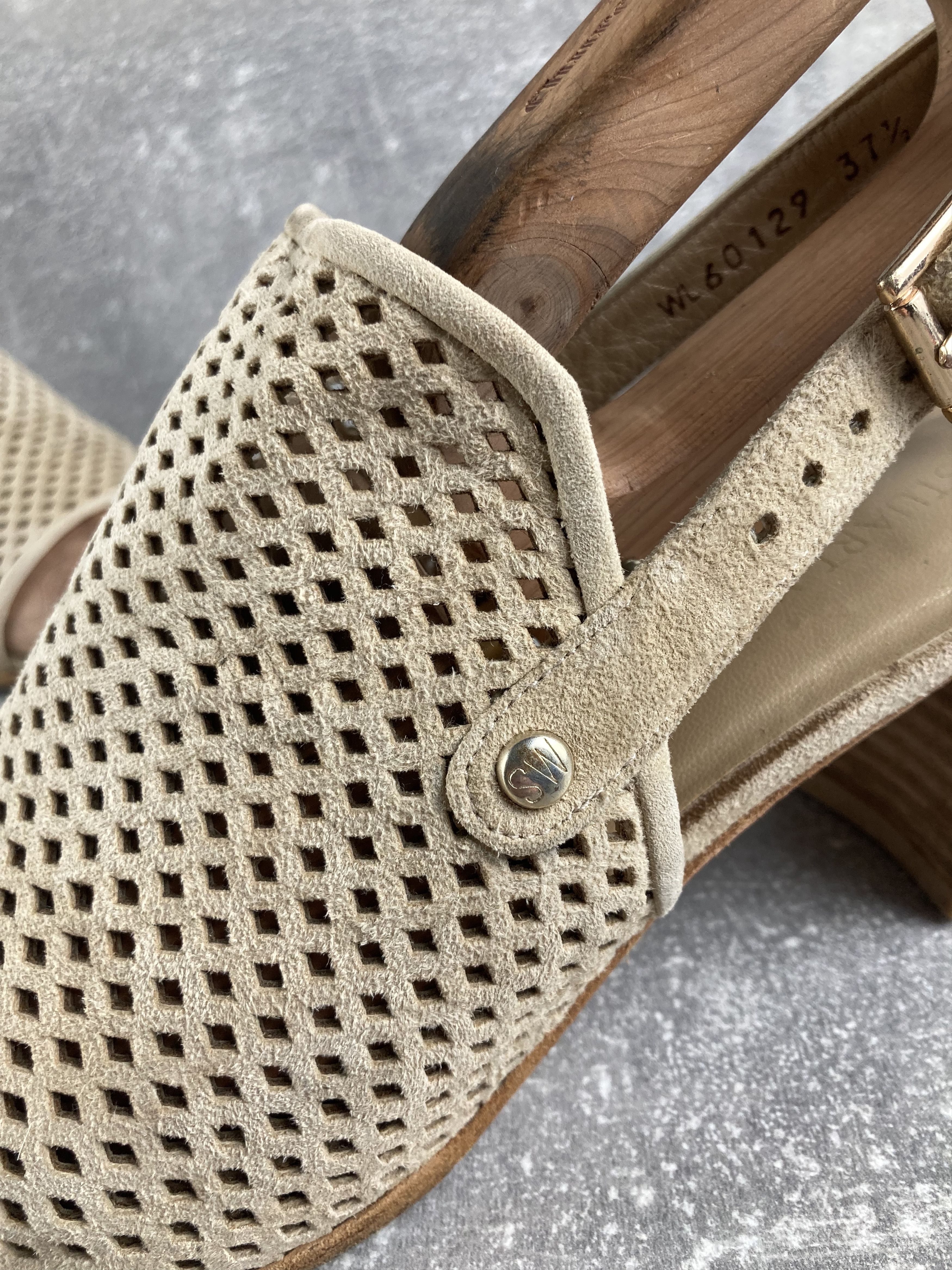 Stuart Weitzman stuart Weitzman popular beach suede/lesther heel sandals Size US 7.5 / IT 37.5 - 5 Thumbnail