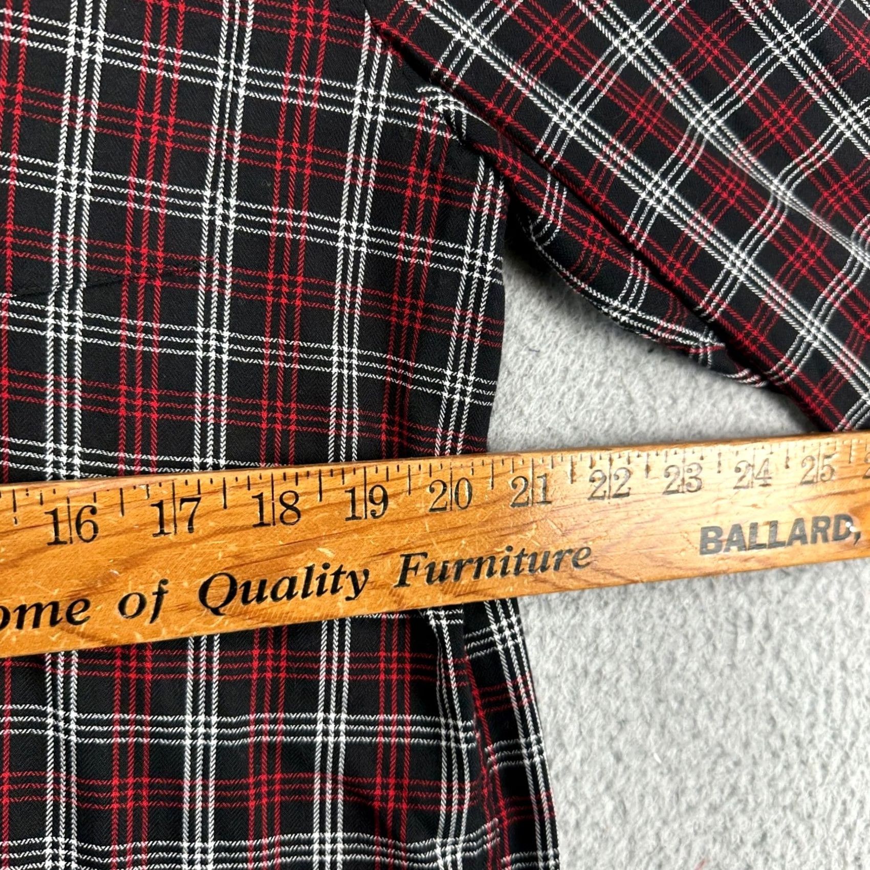 Chaps VINTAGE? No. Chaps Button Up Shirt Mens Medium Red Black Plaid Long Sleeve Pocket Casual NEW Size US M / EU 48-50 / 2 - 6 Thumbnail