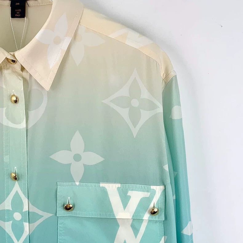 Louis Vuitton Louis Vuitton gradient logo long sleeve shirt-2508 Size US S / EU 44-46 / 1 - 3 Thumbnail