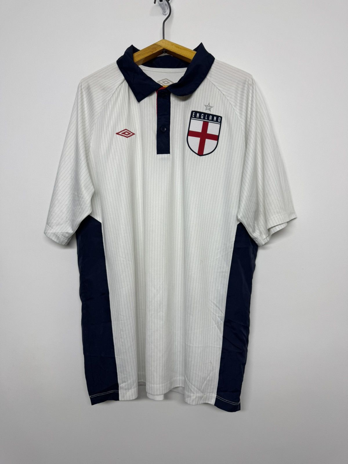 Umbro Umbro England Soccer Jersey Reproduction Football Shirt Size US L / EU 52-54 / 3 - 4 Thumbnail