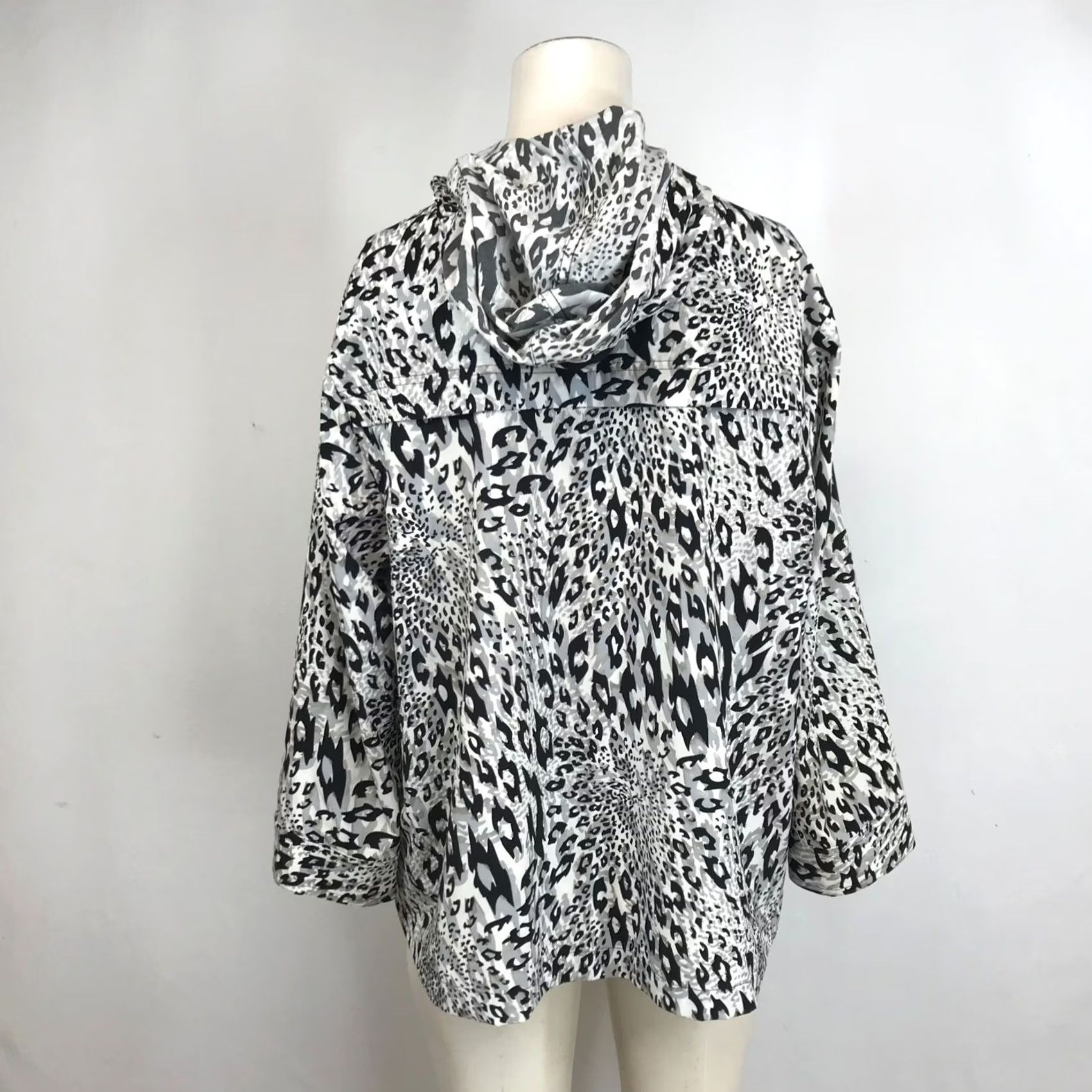 Vintage ZENERGY BY CHICO'S WOMEN'S Jacket Full Zip Animal Print Gray/Black/White Medium 2 Casual Travel Size XS / US 0-2 / IT 36-38 - 5 Thumbnail