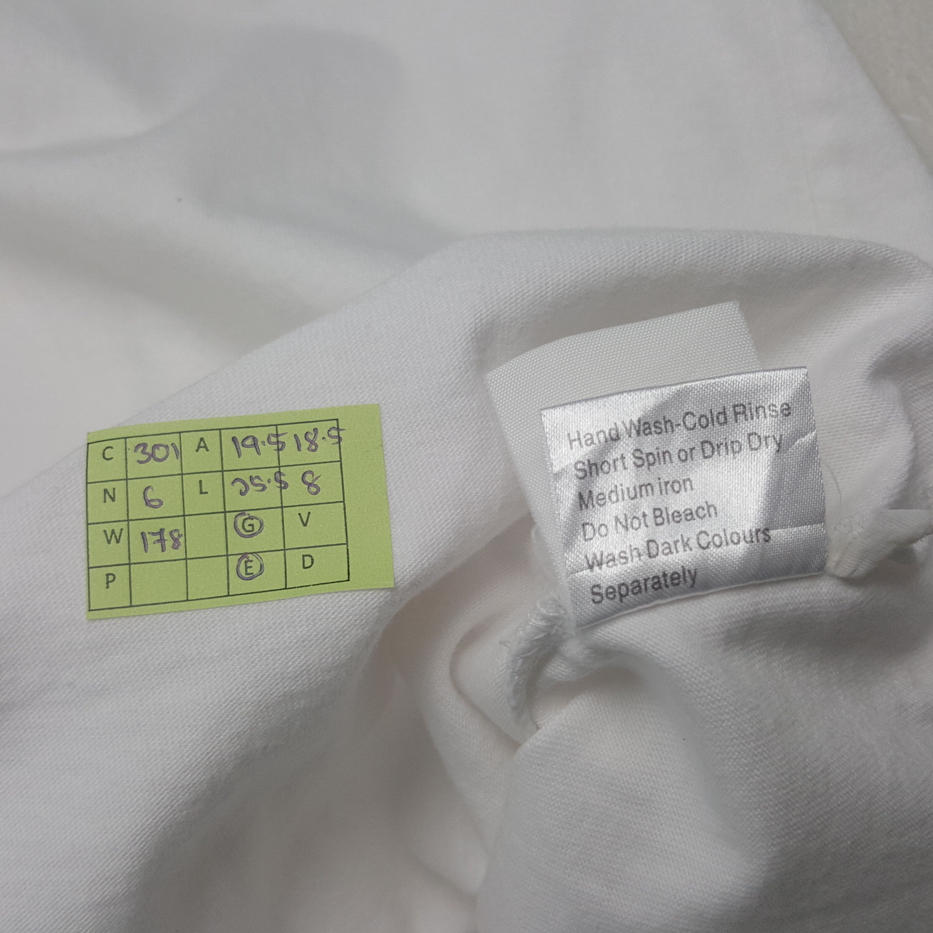 Yves Saint Laurent Vintage Yves Saint Laurent Designer Tshirt C301N6 Size US M / EU 48-50 / 2 - 5 Thumbnail