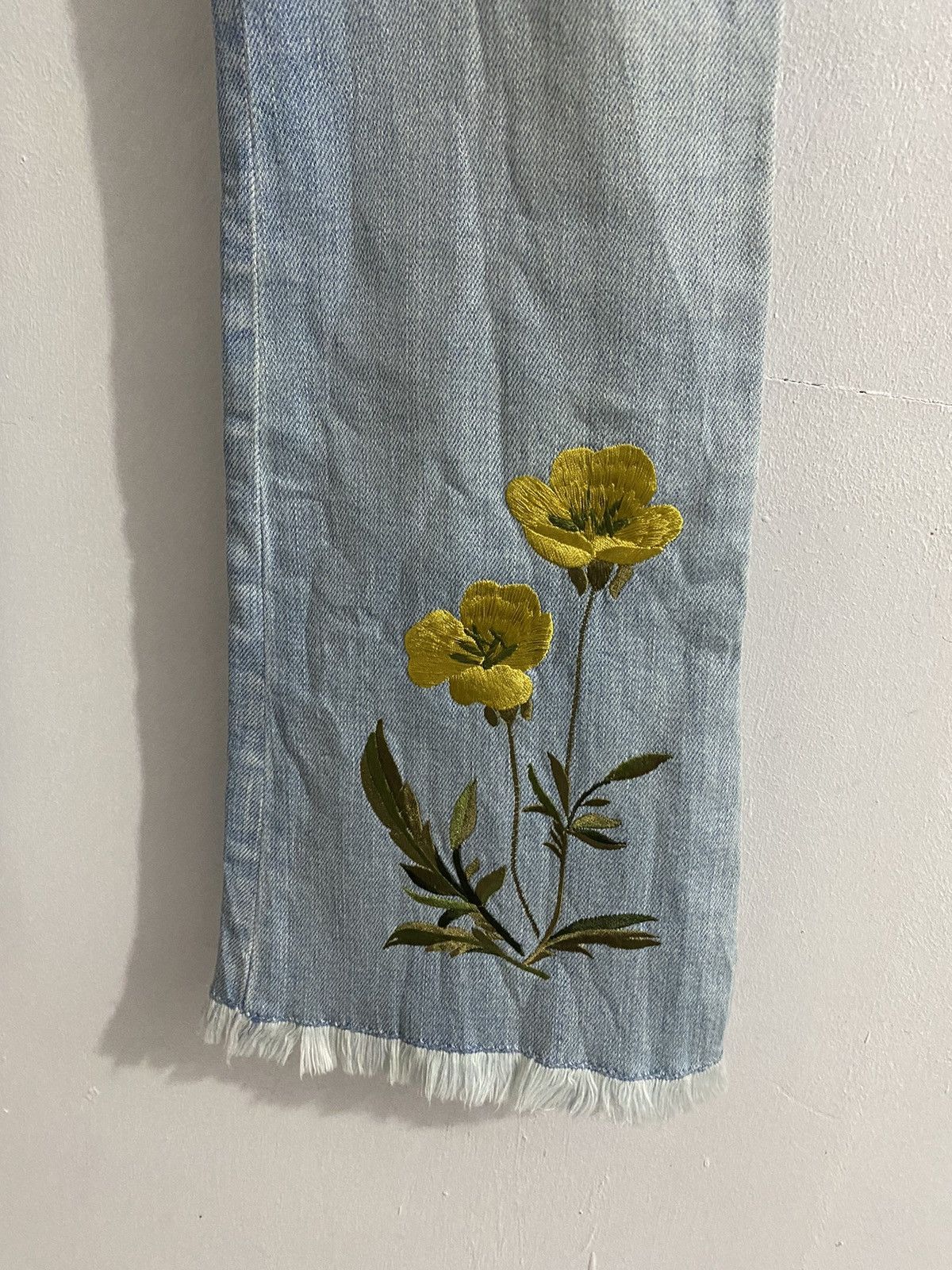 Stella McCartney Stella McCartney Flower Embroidered Jeans Size 27" / US 4 / IT 40 - 10 Thumbnail