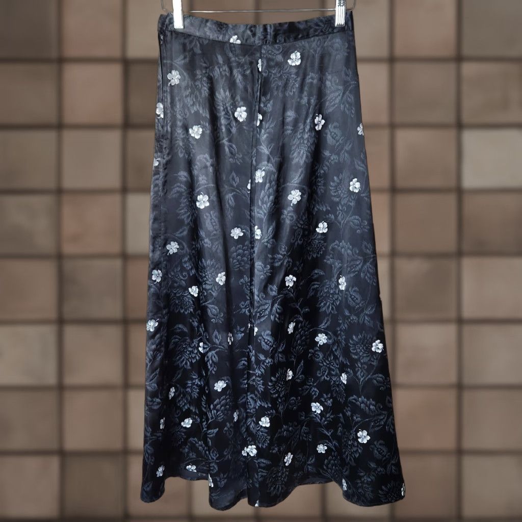 Vintage VINTAGE 35th & 10th Satin Floral Maxi Skirt Size 9 Black Women Long Maxi with Zip Size 30" / US 8 / IT 44 - 1 Thumbnail