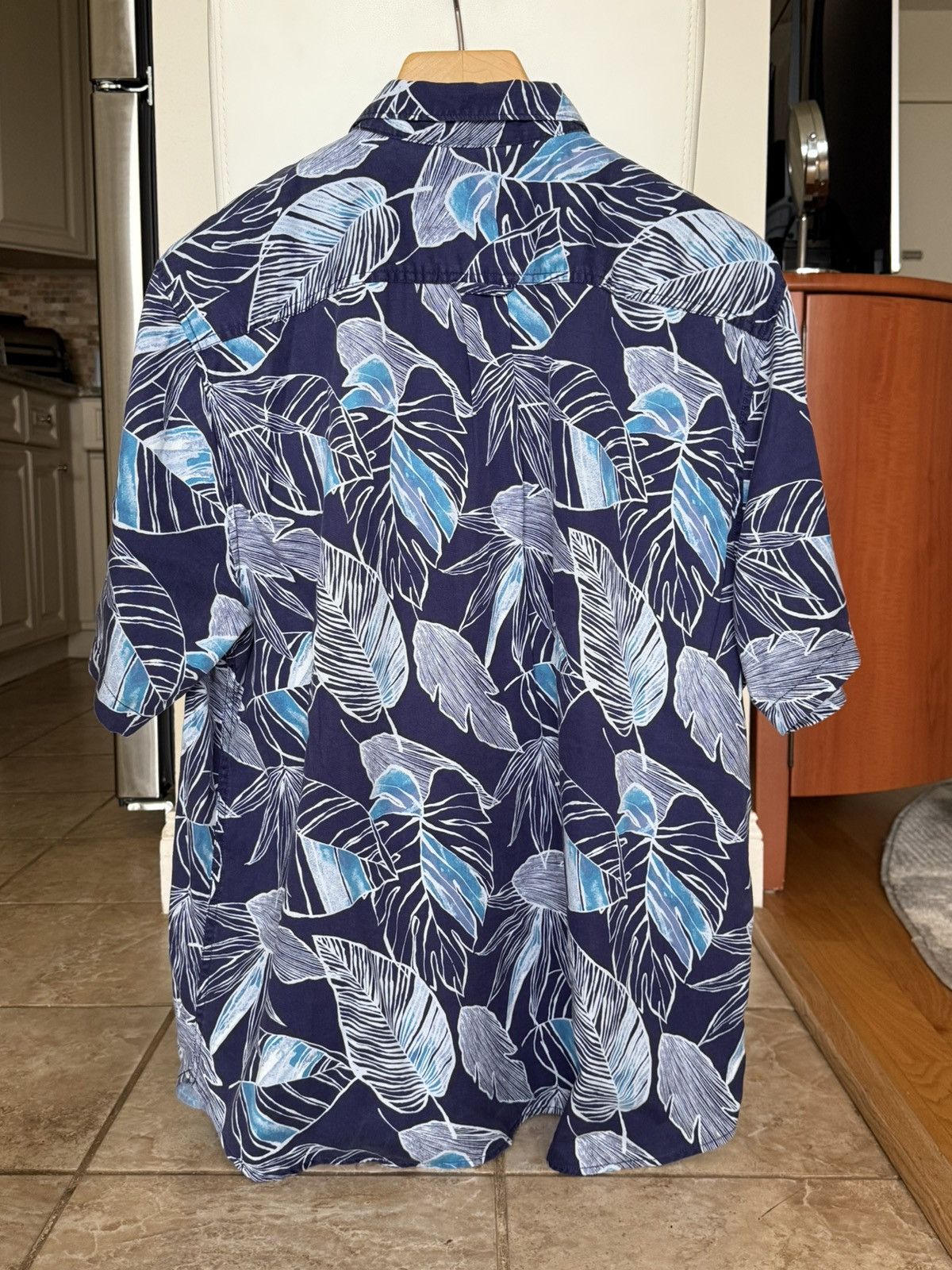 Tommy Bahama Tommy Bahama Blue and White Casual Button Down Shirt Size US XXL / EU 58 / 5 - 2 Thumbnail