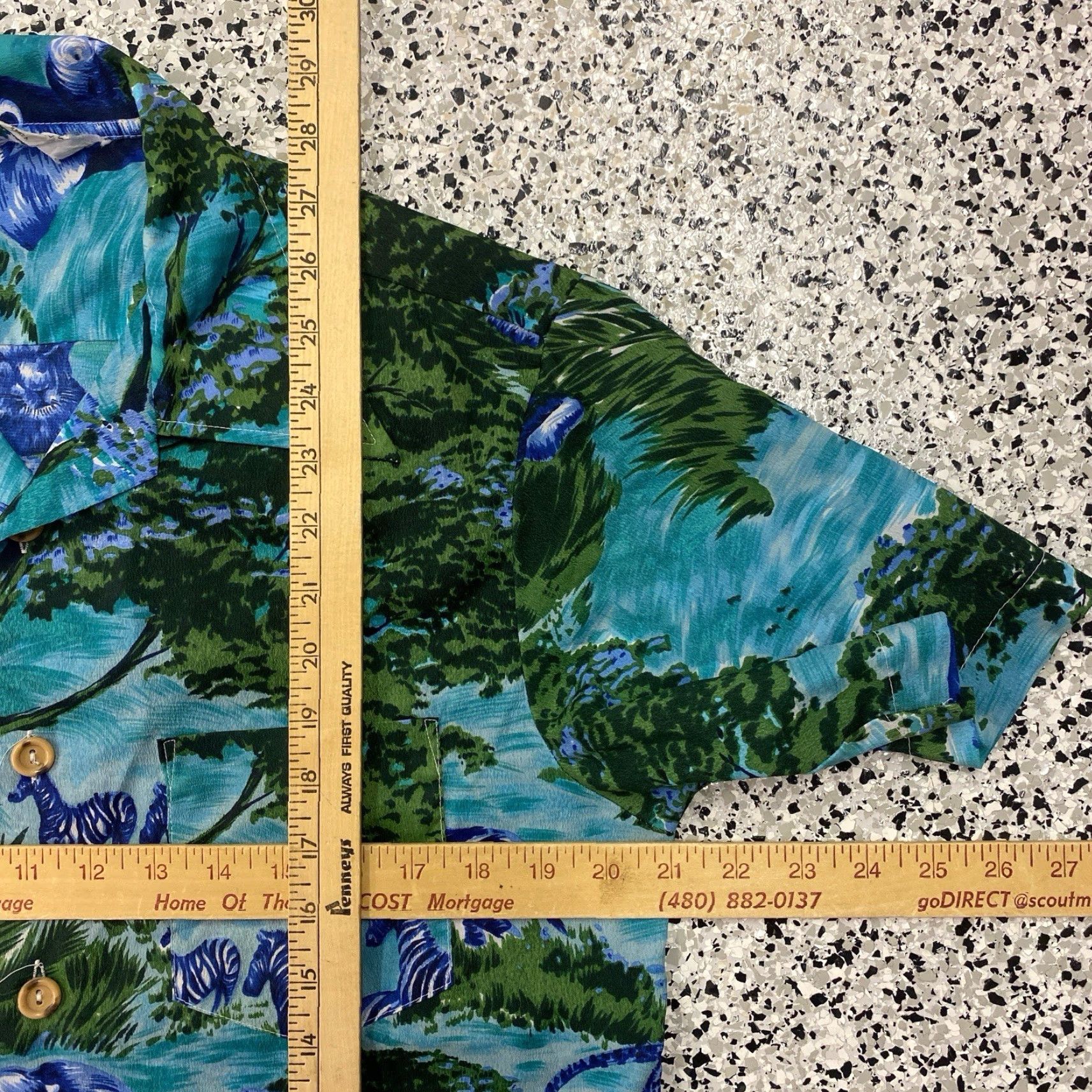 Vintage VINTAGE 60s Royal Islander Camp Shirt Blue Tropical Mens M Short Sleeve Button-Up Cotton Hawaiian Casual Size US M / EU 48-50 / 2 - 3 Thumbnail