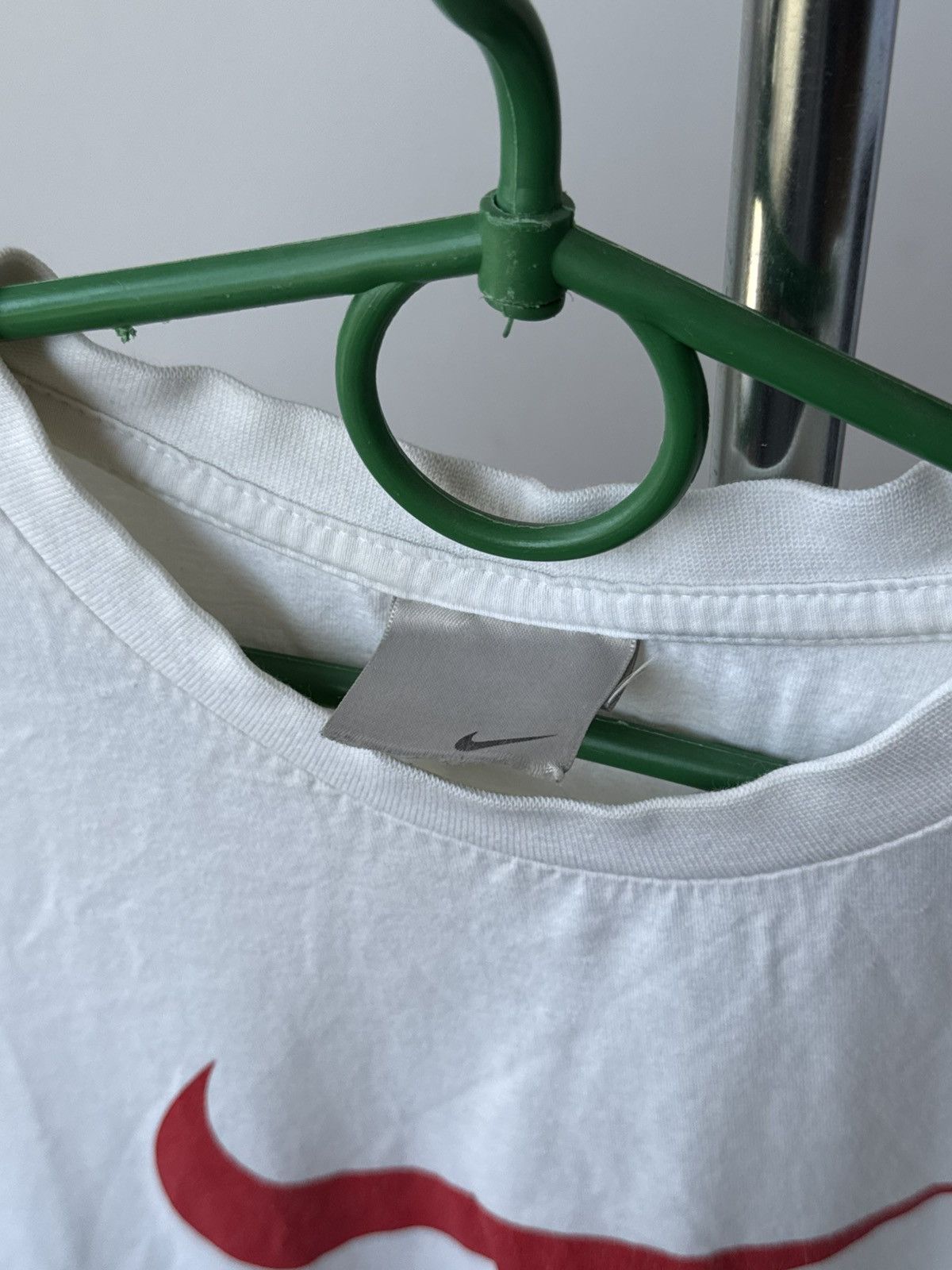 Nike Vintage Nike Red Swoosh T-shirt Size US S / EU 44-46 / 1 - 3 Thumbnail