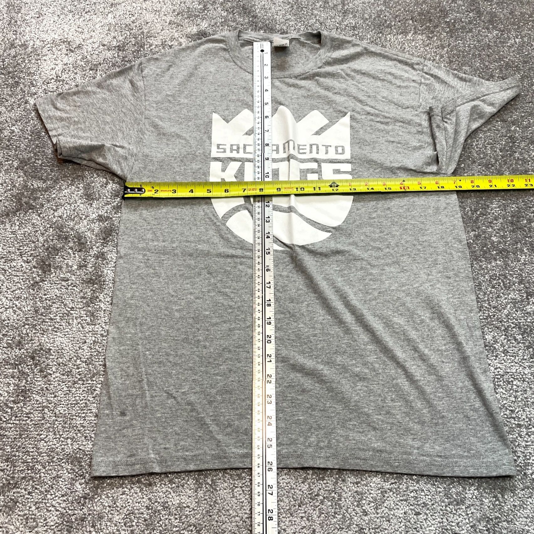 Fruit Of The Loom Fruit of the Loom Shirt Adult Medium Gray Sacramento Kings Logo NBA T-shirt Size US M / EU 48-50 / 2 - 6 Thumbnail