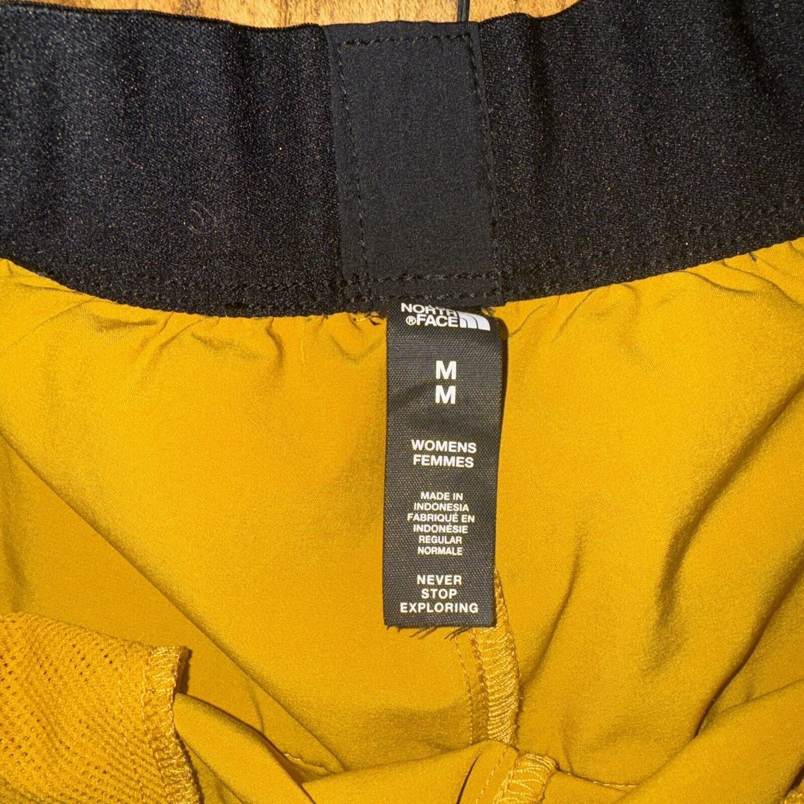 The North Face × Vintage Women’s The North Face Shorts Medium Yellow Size 28" / US 6 / IT 42 - 4 Thumbnail