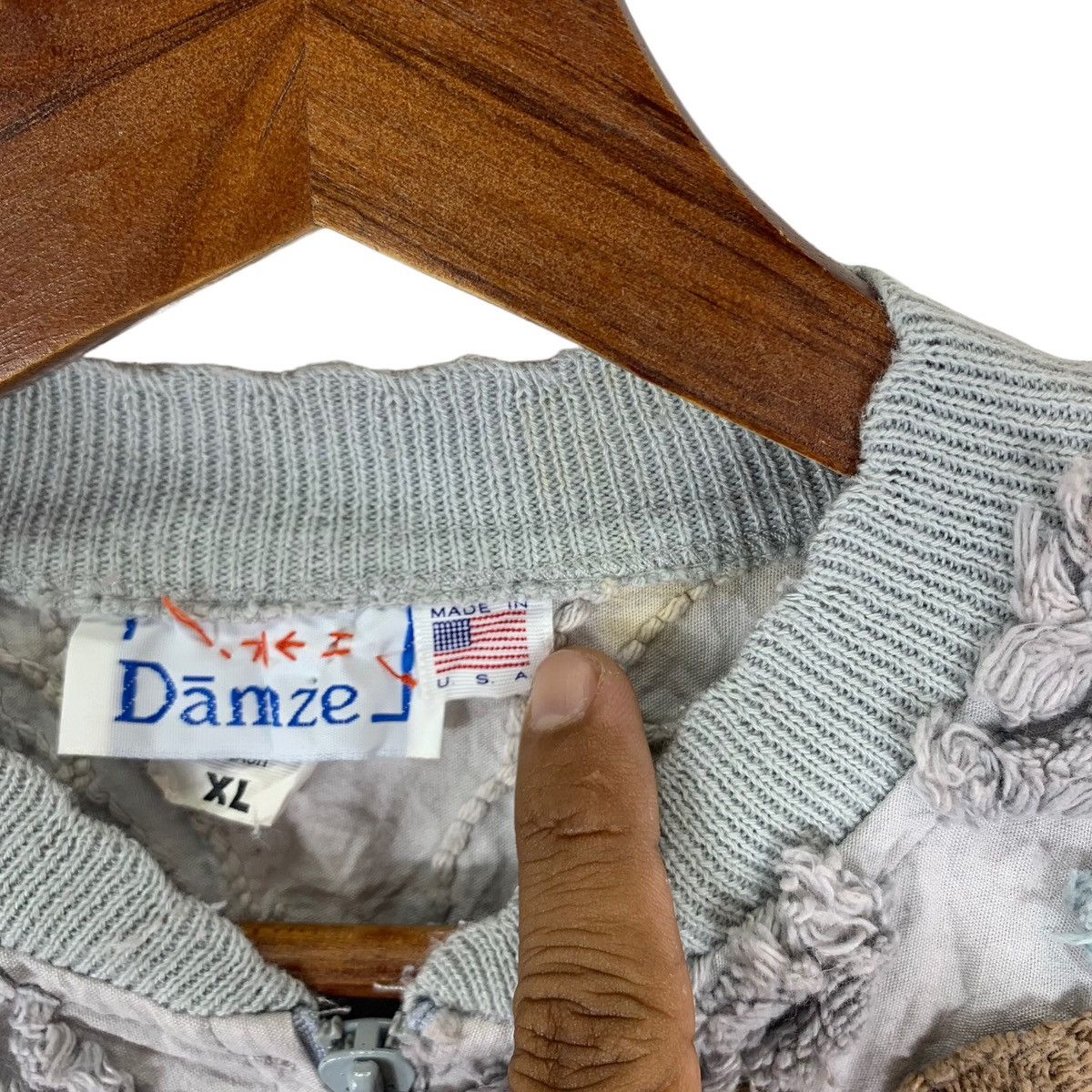 Designer × Vintage Vintage Damze Flower Embroidery Logo Women Sweater Size US XL / EU 56 / 4 - 4 Thumbnail