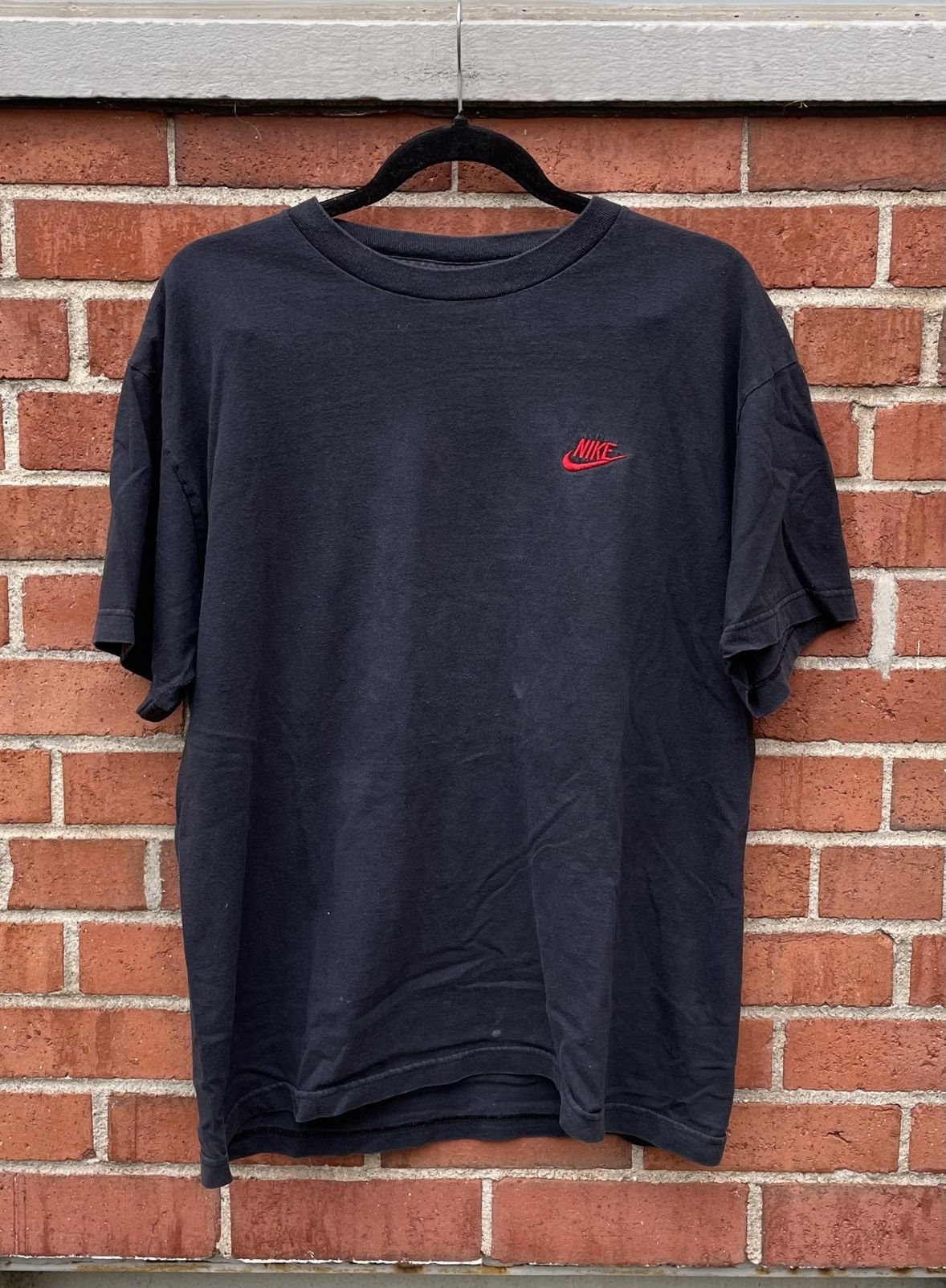 Nike Vintage 90s Y2K Nike Grey Tag T Shirt embroidered Size US L / EU 52-54 / 3 - 1 Thumbnail