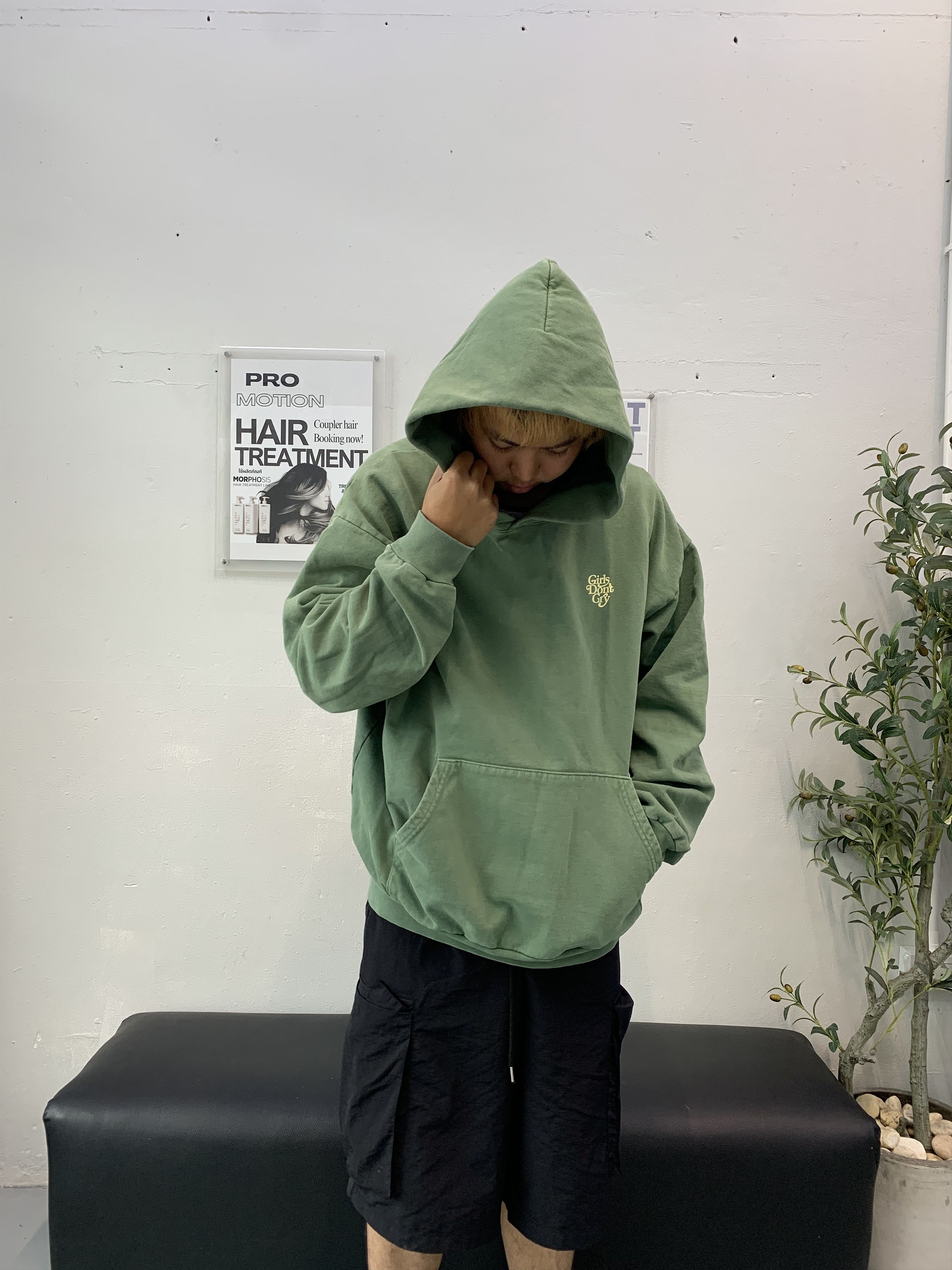 Girls Don't Cry 🪡GIRLS DONT CRY SIZE XL GREEN HOODIE.✨ Size US XL / EU 56 / 4 - 12 Thumbnail