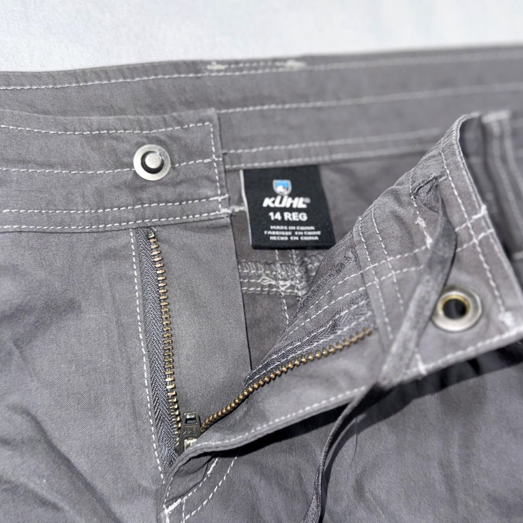 Vintage KÜHL Legendary Pants Womens 14 Gray Cargo Twill Straight Pockets Zip Back Logo casual outdoor hiking Size 36" / US 14 / IT 50 - 6 Thumbnail