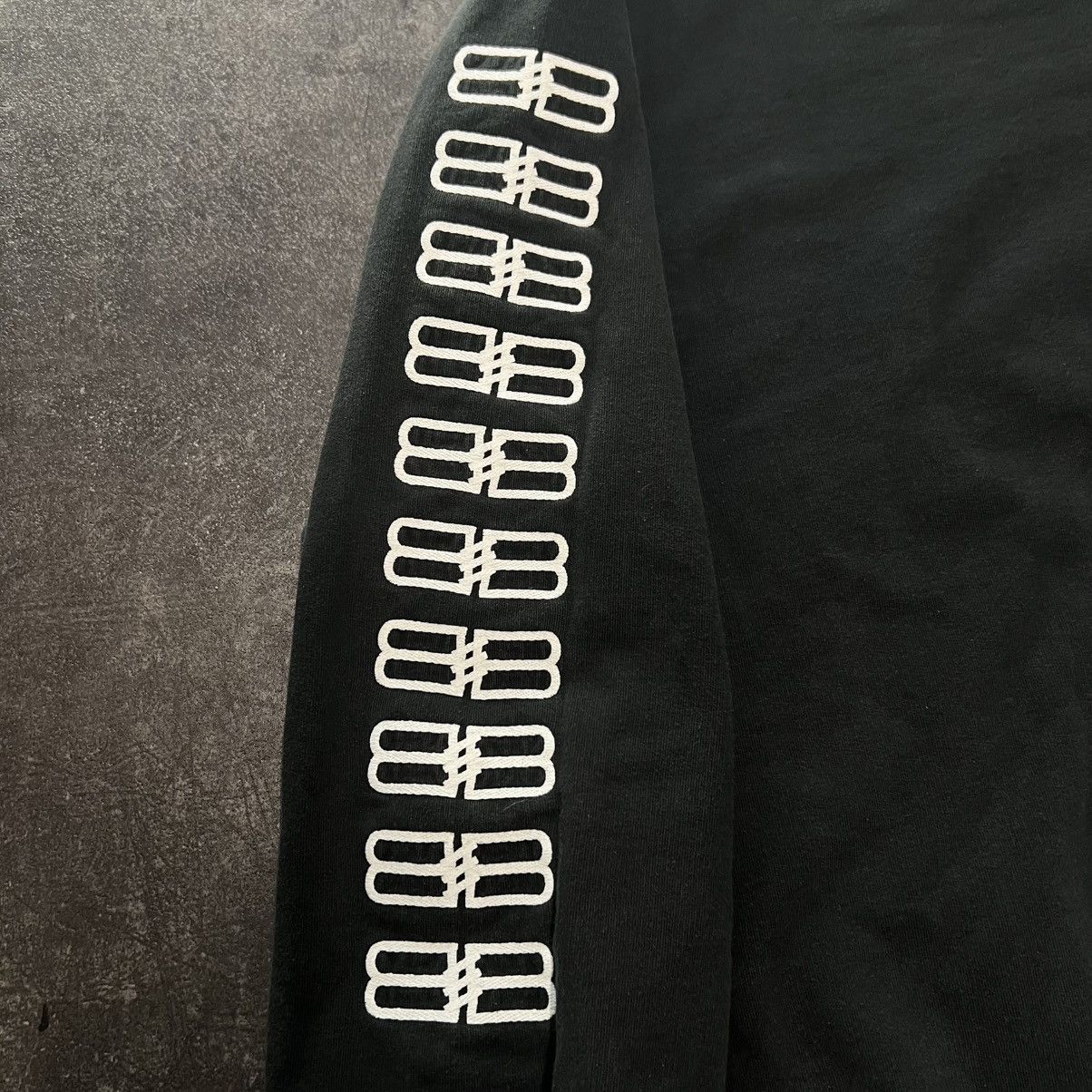 Balenciaga Balenciaga BB Pixel Embroidery Sweatshirt Black Size US L / EU 52-54 / 3 - 5 Thumbnail