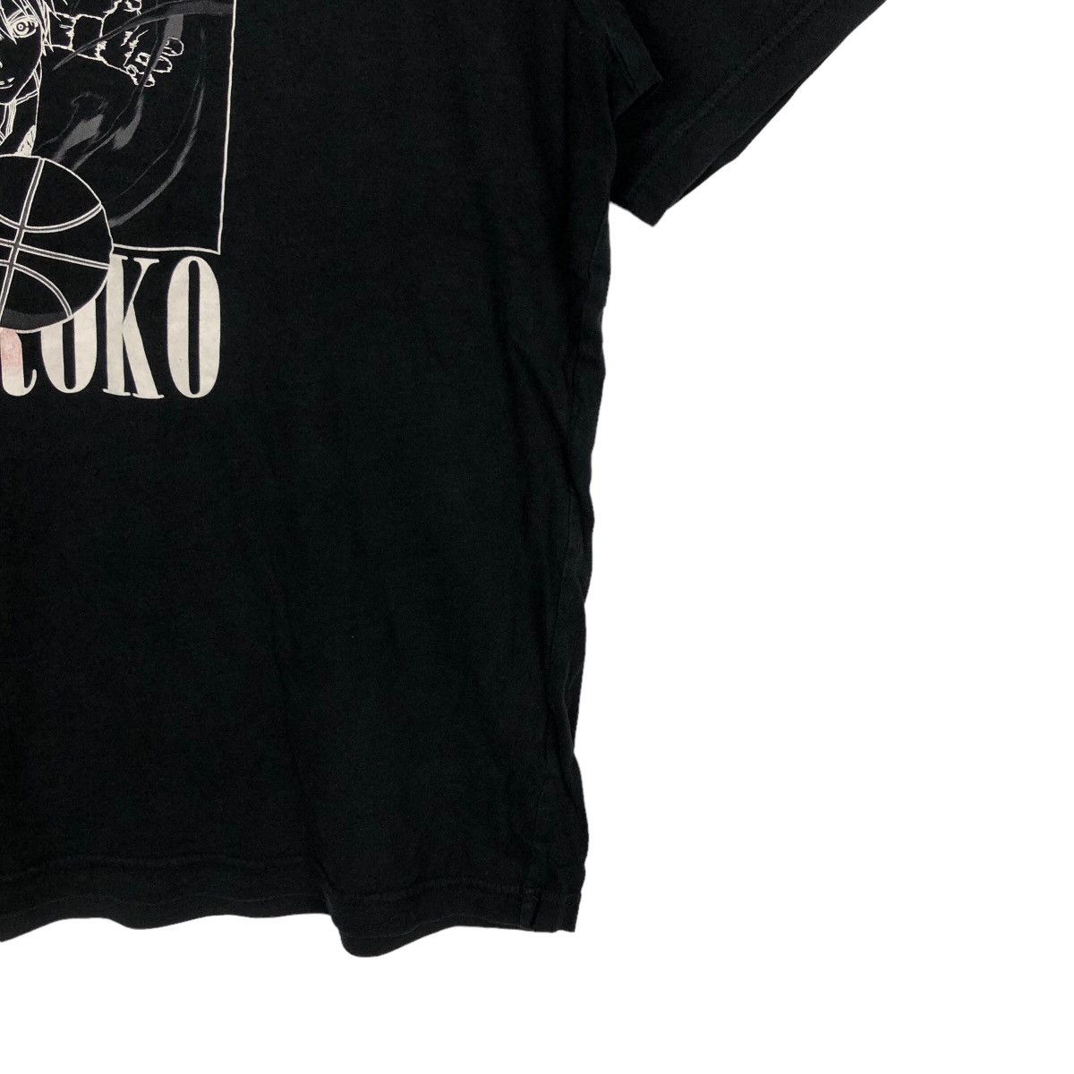 Japanese Brand VINTAGE BASKETBALL KUROKO JAPAN UNIQLO T-SHIRT Size US L / EU 52-54 / 3 - 4 Thumbnail