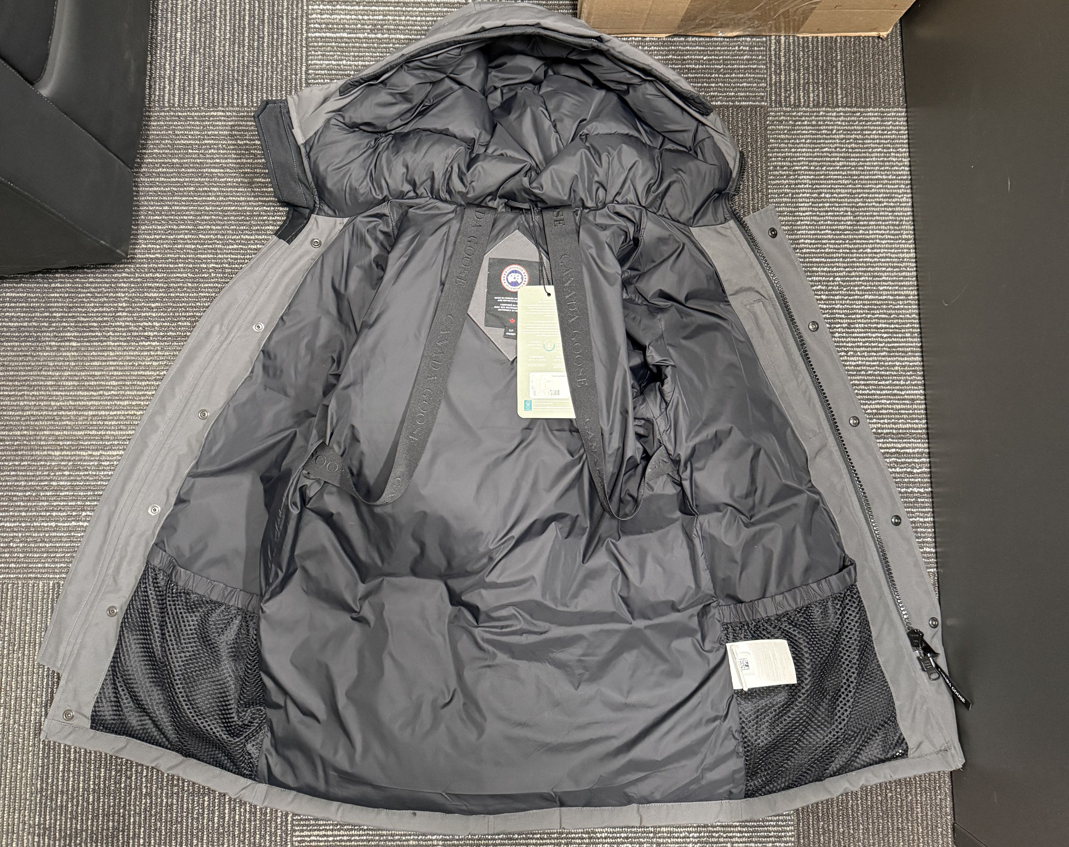 Canada Goose NWT Canada Goose Carson Parka in Graphite (Men's Small) Size US S / EU 44-46 / 1 - 4 Thumbnail