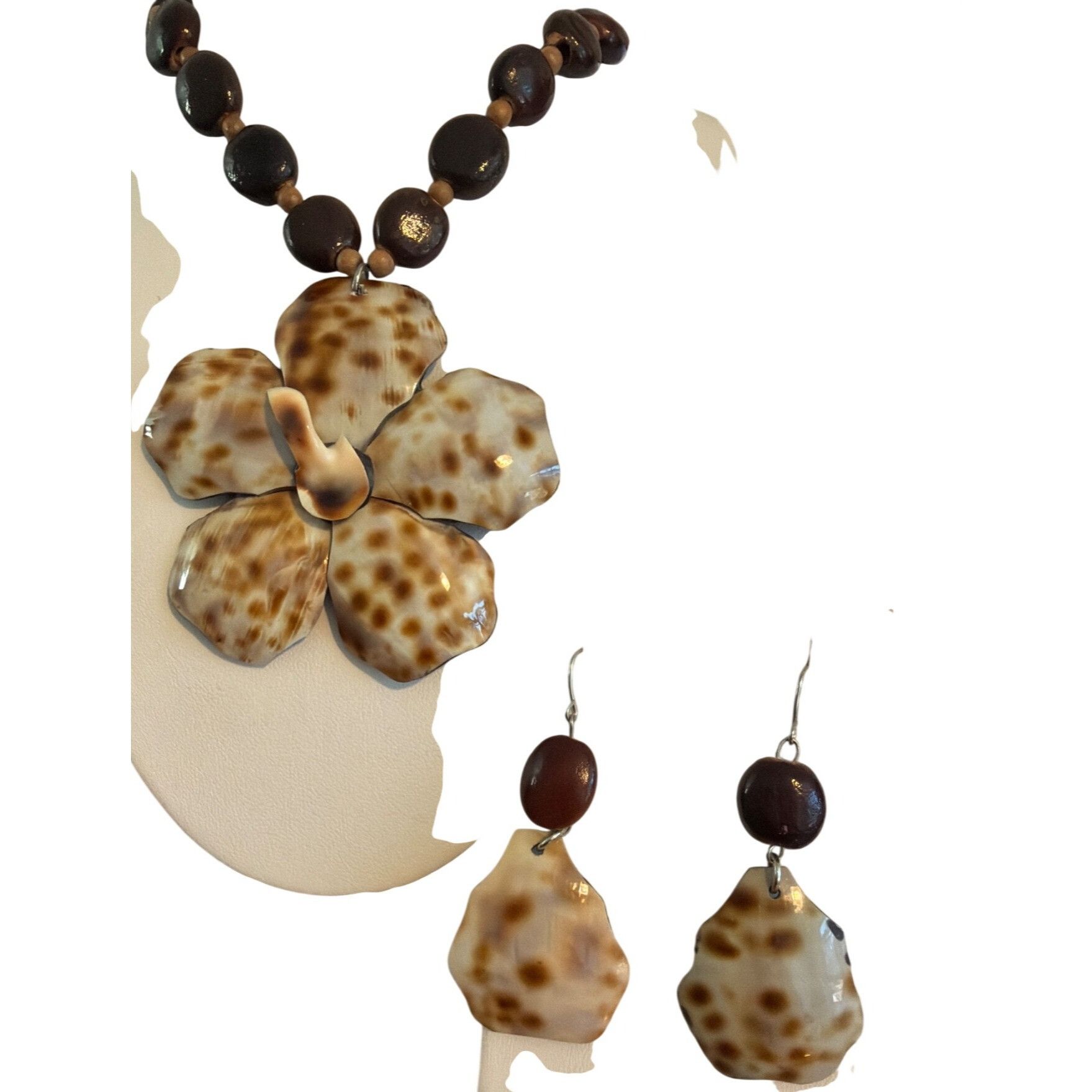 Other Vtg Shell Flower Pendant Wood Bead Necklace Earrings Set Vac Size ONE SIZE - 2 Thumbnail