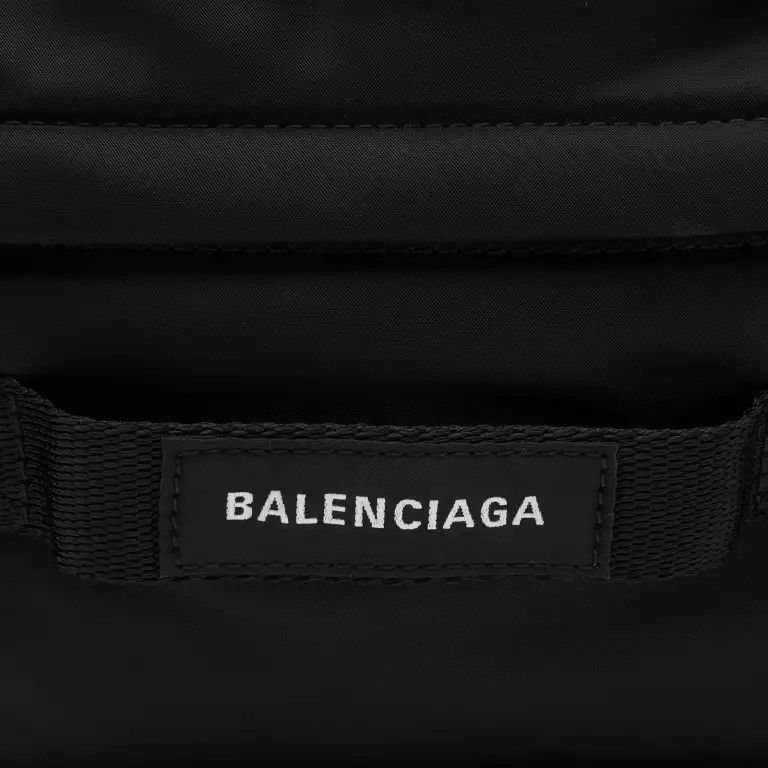 Balenciaga o1tr1nto0526 Size: OS / Army Large Beltpack in Black Size ONE SIZE - 2 Thumbnail