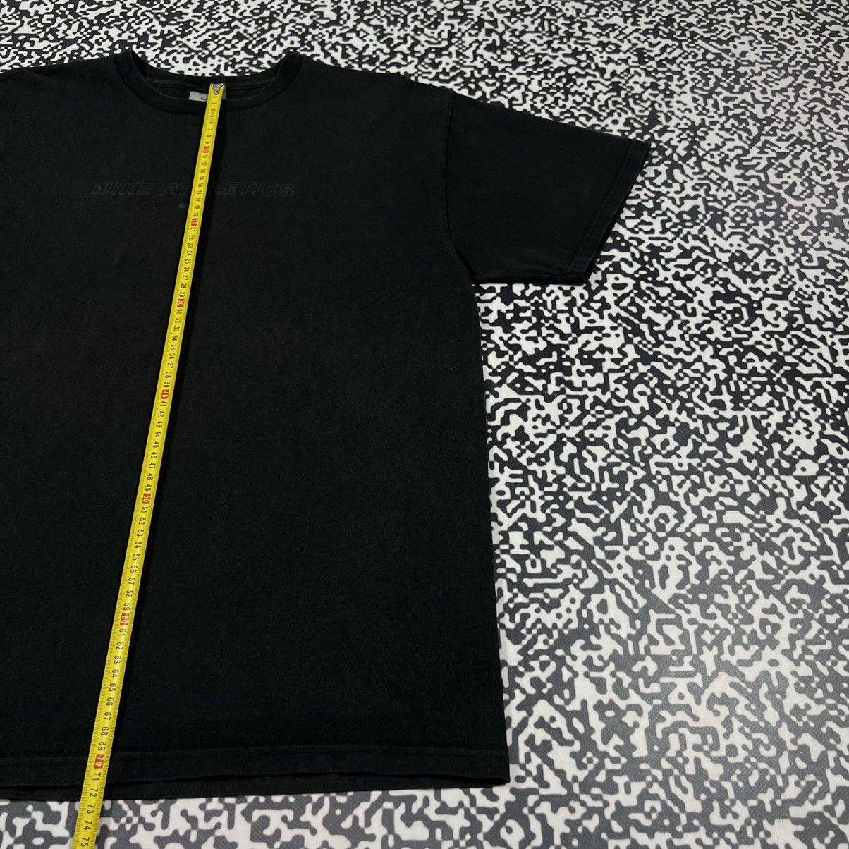 Nike Vintage 00s Nike Swoosh Logo Reflective Faded T-shirt Size US L / EU 52-54 / 3 - 13 Thumbnail