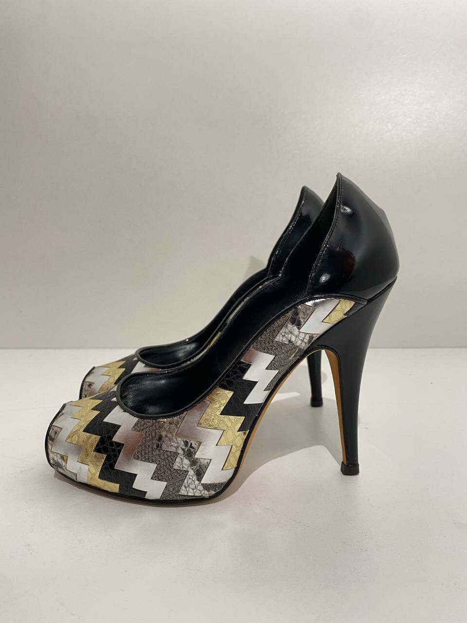 Giuseppe Zanotti Giuseppe Zanotti Zigzag Patent Leather Flash High Heels Size US 7 / IT 37 - 3 Thumbnail