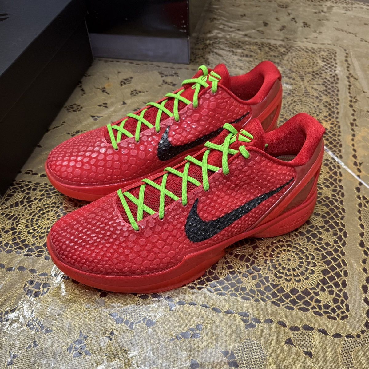 Nike retro protro kobe reverse grinch Size US 15 / EU 48 - 4 Thumbnail
