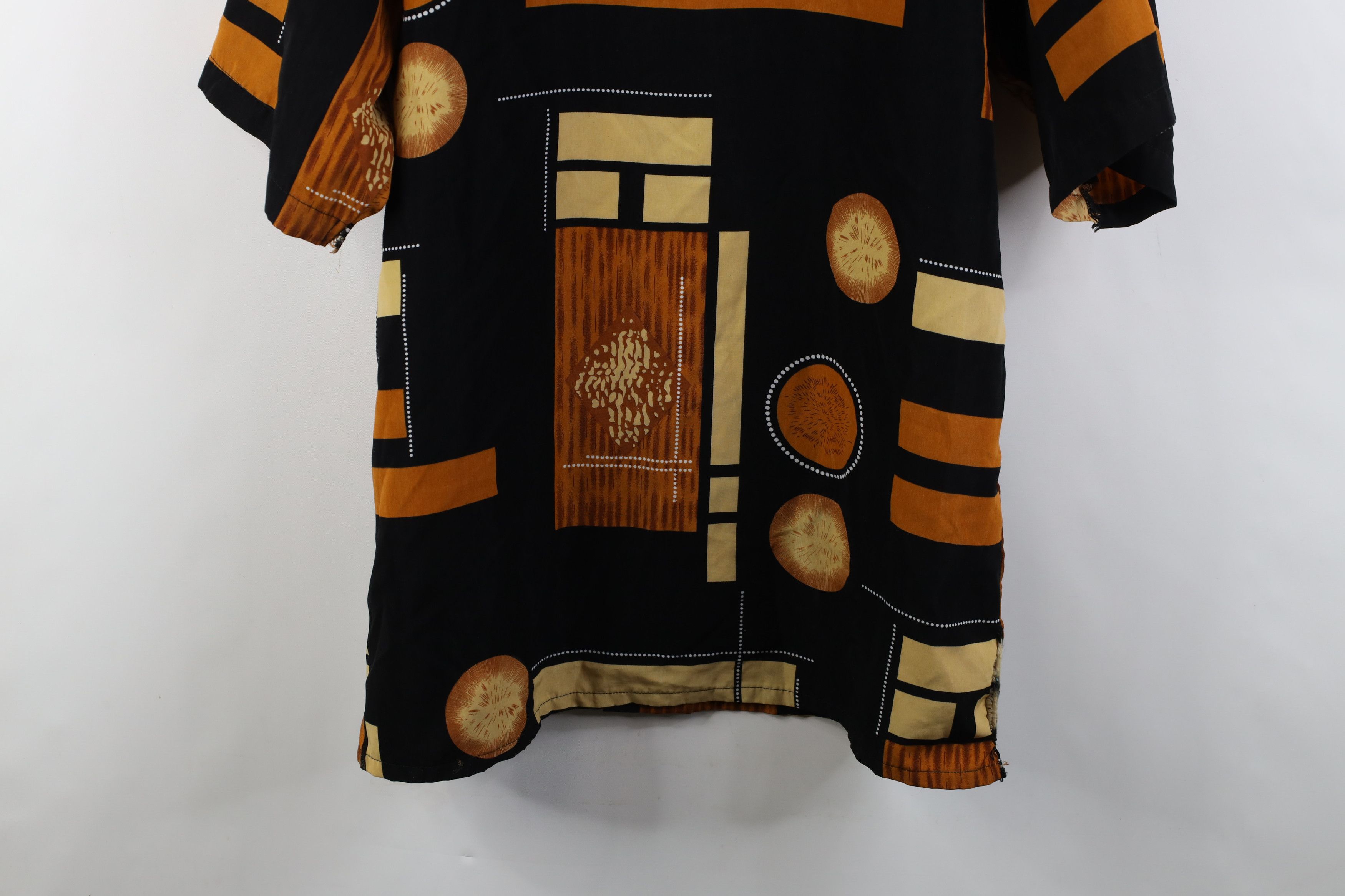 Vintage Vintage 90s Streetwear Geometric Camp Collar Button Shirt Size US L / EU 52-54 / 3 - 14 Thumbnail