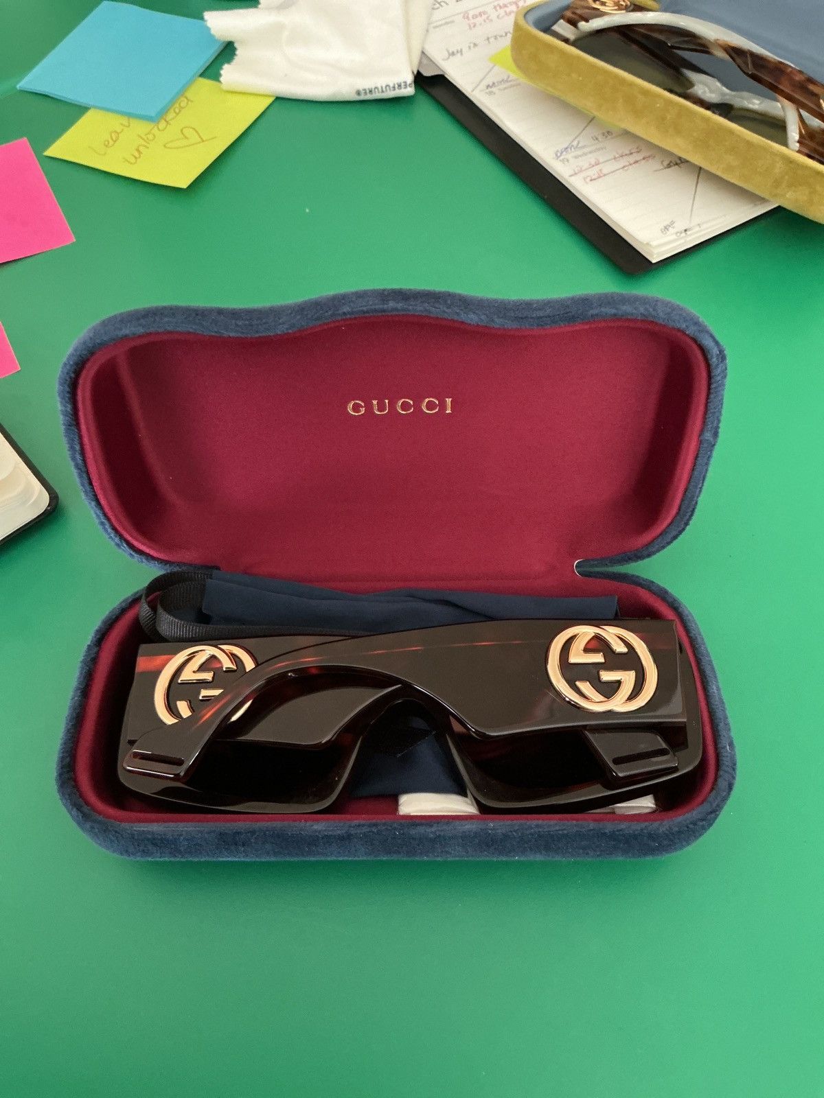 Gucci Oversized fun chunky Gucci sunglasses Size ONE SIZE - 9 Thumbnail
