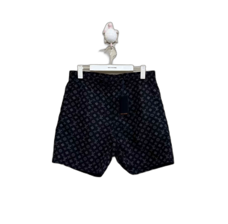 Louis Vuitton Louis Vuitton Black Logo Print Shorts Size US 40 / EU 56 - 1 Thumbnail