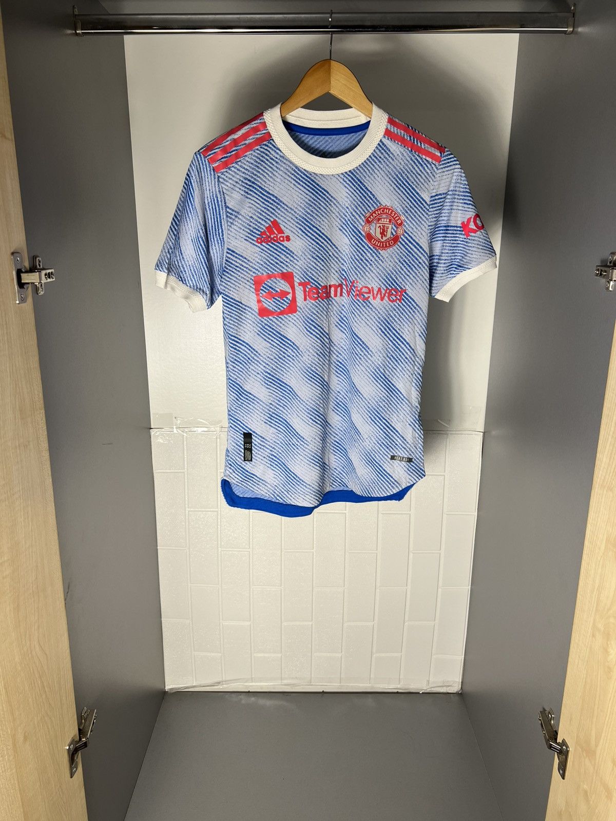 Vintage ADIDAS FC MANCHESTER UNITED ENGLAND SOCCER JERSEY RETRO Y2K Size US S / EU 44-46 / 1 - 2 Thumbnail