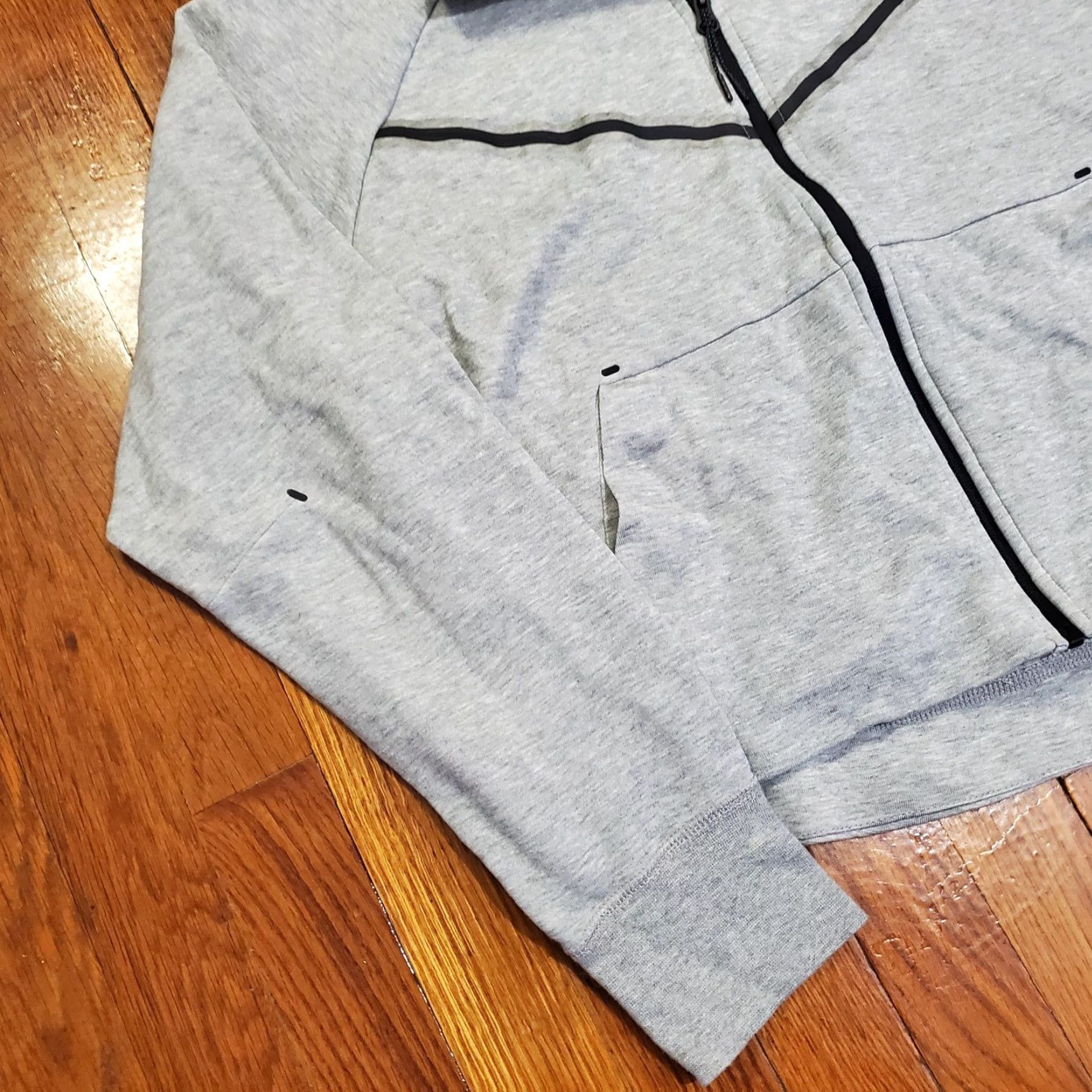 Nike VINTAGE Nike Tech Fleece Hoodie Womens Medium Gray Windrunner Full Zip CW4298-063 Size M / US 6-8 / IT 42-44 - 2 Thumbnail