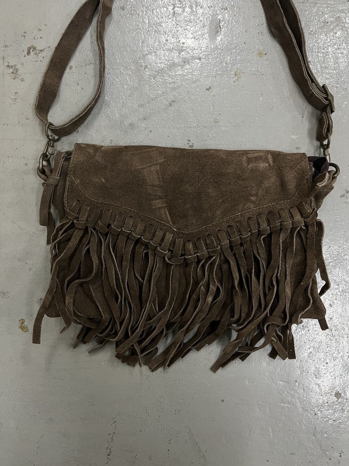GOA 2000s GOA Fringe Brown Cowhide Suede Leather Sling Bag Size ONE SIZE - 13 Thumbnail