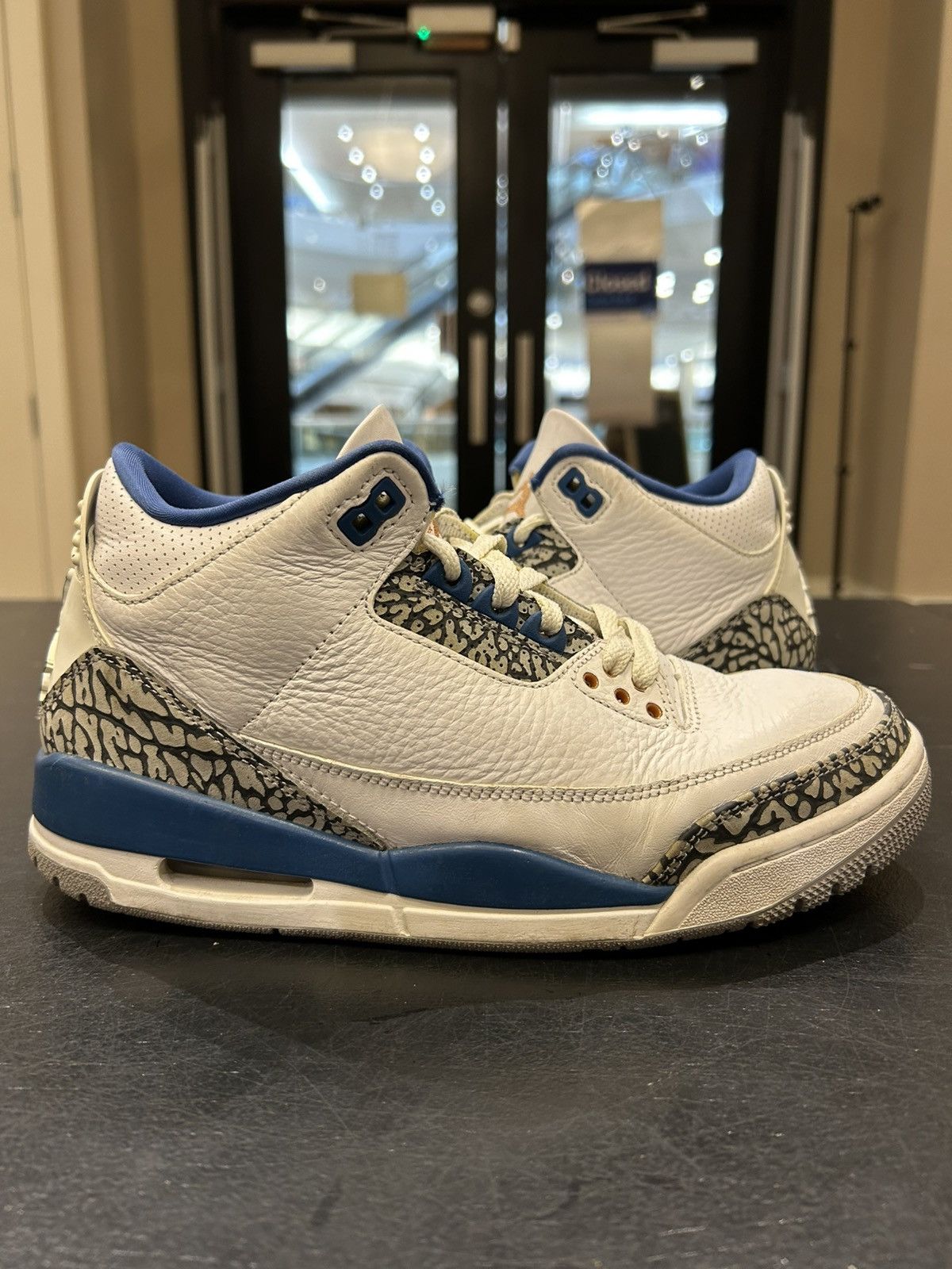 Jordan Brand Jordan 3 Retro ‘Wizards’ Size US 7.5 / EU 40-41 - 2 Thumbnail