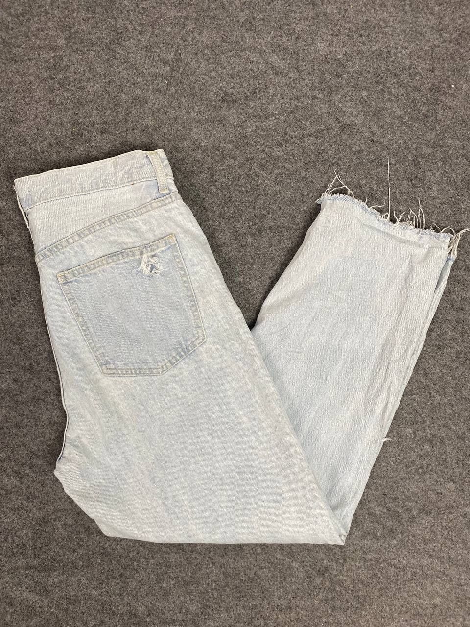 Japanese Brand uniqlo lightwash distressed denim Size US 32 / EU 48 - 2 Thumbnail