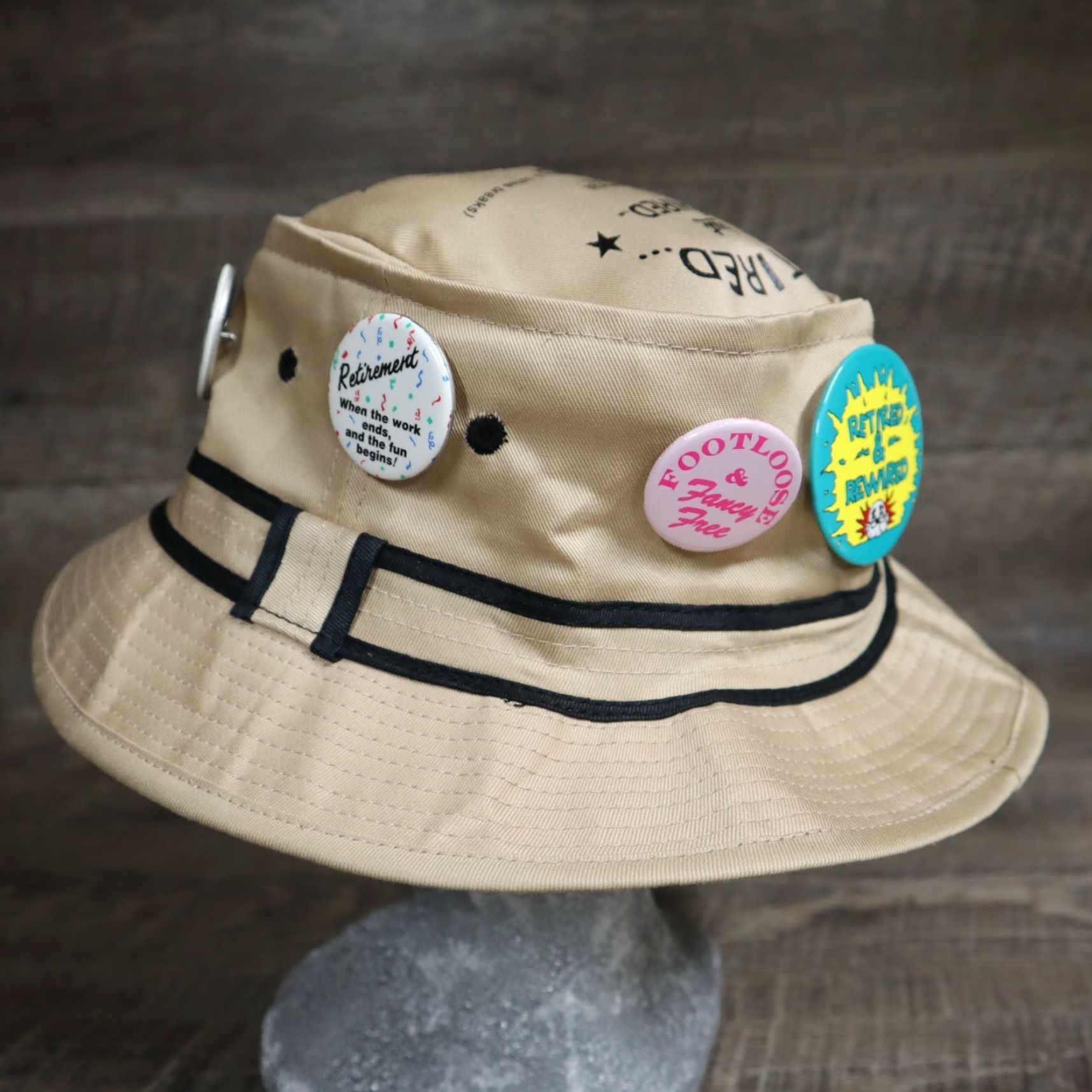 Vintage VINTAGE Cap Men One Size tan novelty Fisherman hat Gift buttons pins 90s Theme Size ONE SIZE - 5 Thumbnail