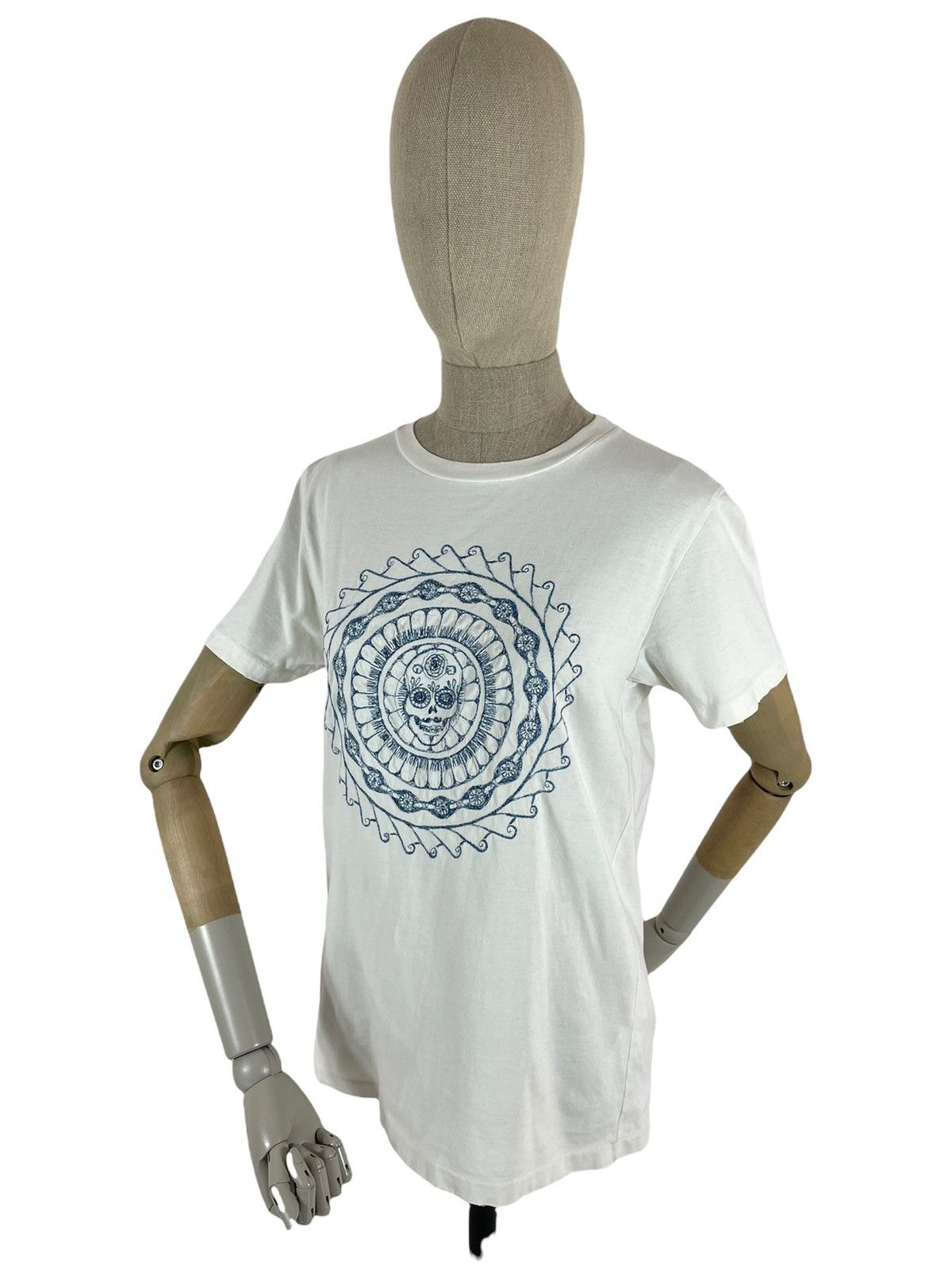 Japanese Brand × Remi Relief × Yohji Yamamoto Japan Embroidered Skull Logo Off White Distressed Short Sleeve T-Shirt Size US M / EU 48-50 / 2 - 6 Thumbnail