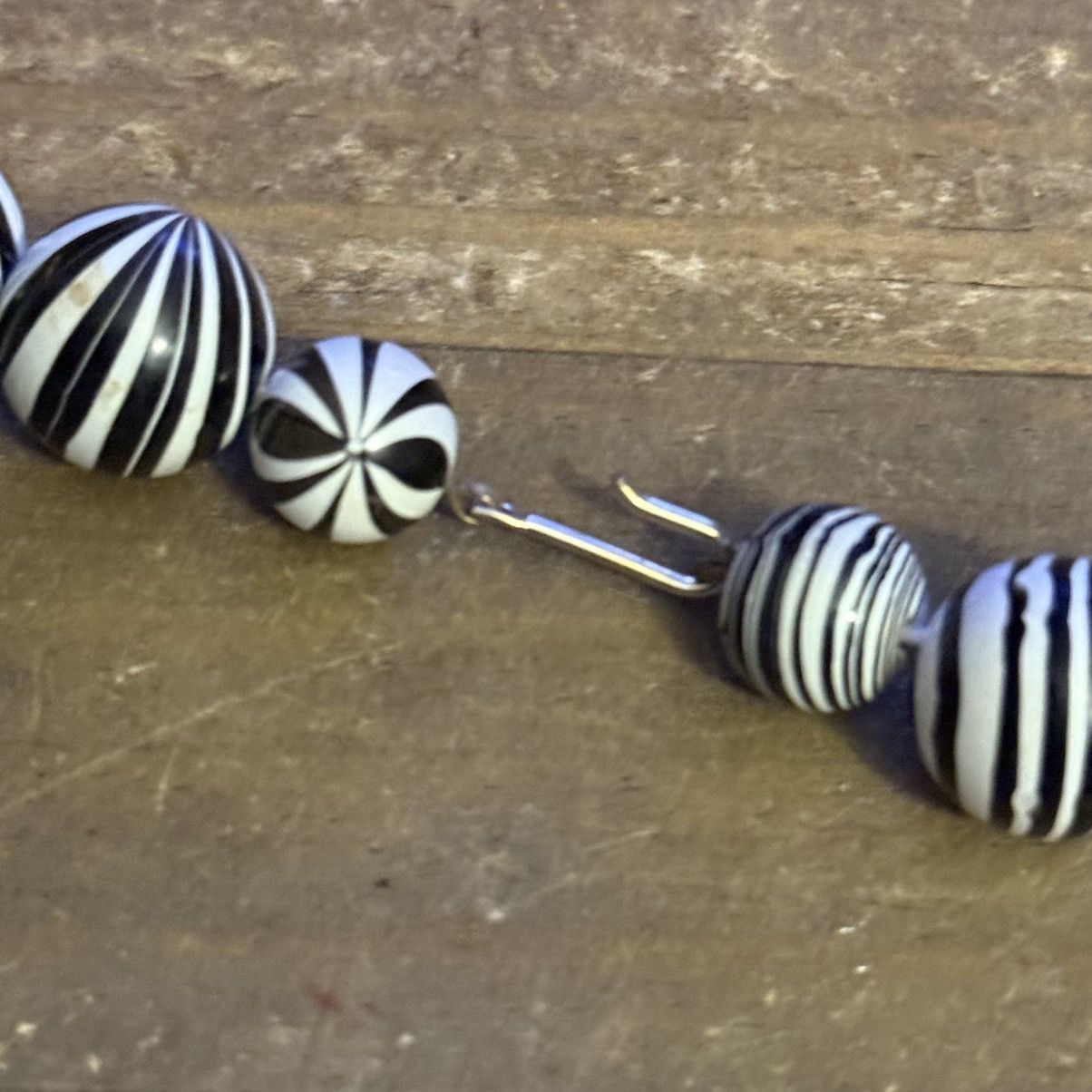 Vintage Vintage white and black striped bead collar necklace Size ONE SIZE - 6 Thumbnail