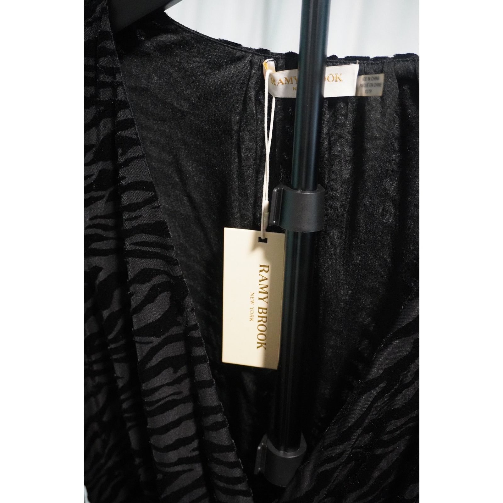 Ramy Brook Ramy Brook Kalani Black Zebra Velvet Burnout - Long Sleeve Size XS / US 0-2 / IT 36-38 - 4 Thumbnail