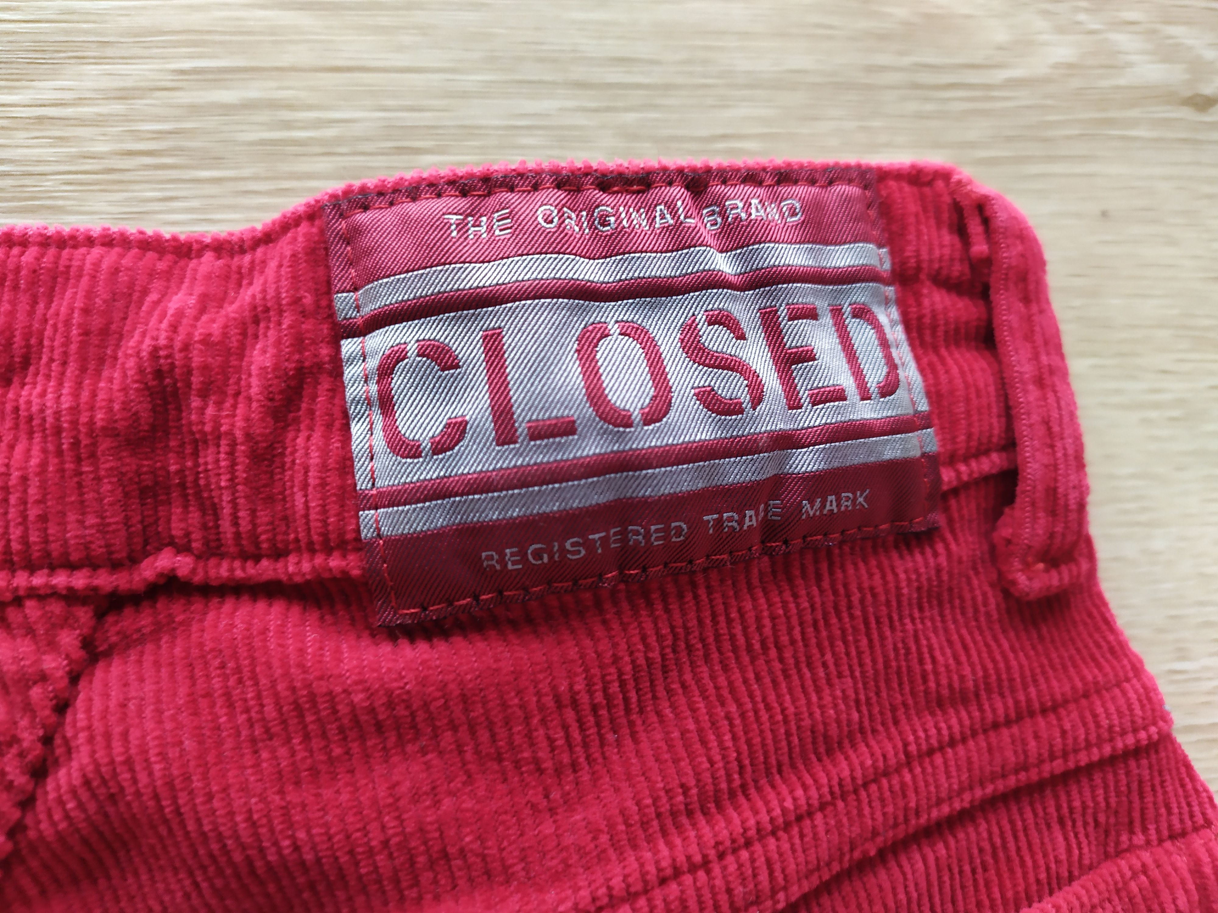 CLOSED Closed Pedal Pusher Jeans Straight leg red corduroy trousers Size 28" / US 6 / IT 42 - 6 Thumbnail