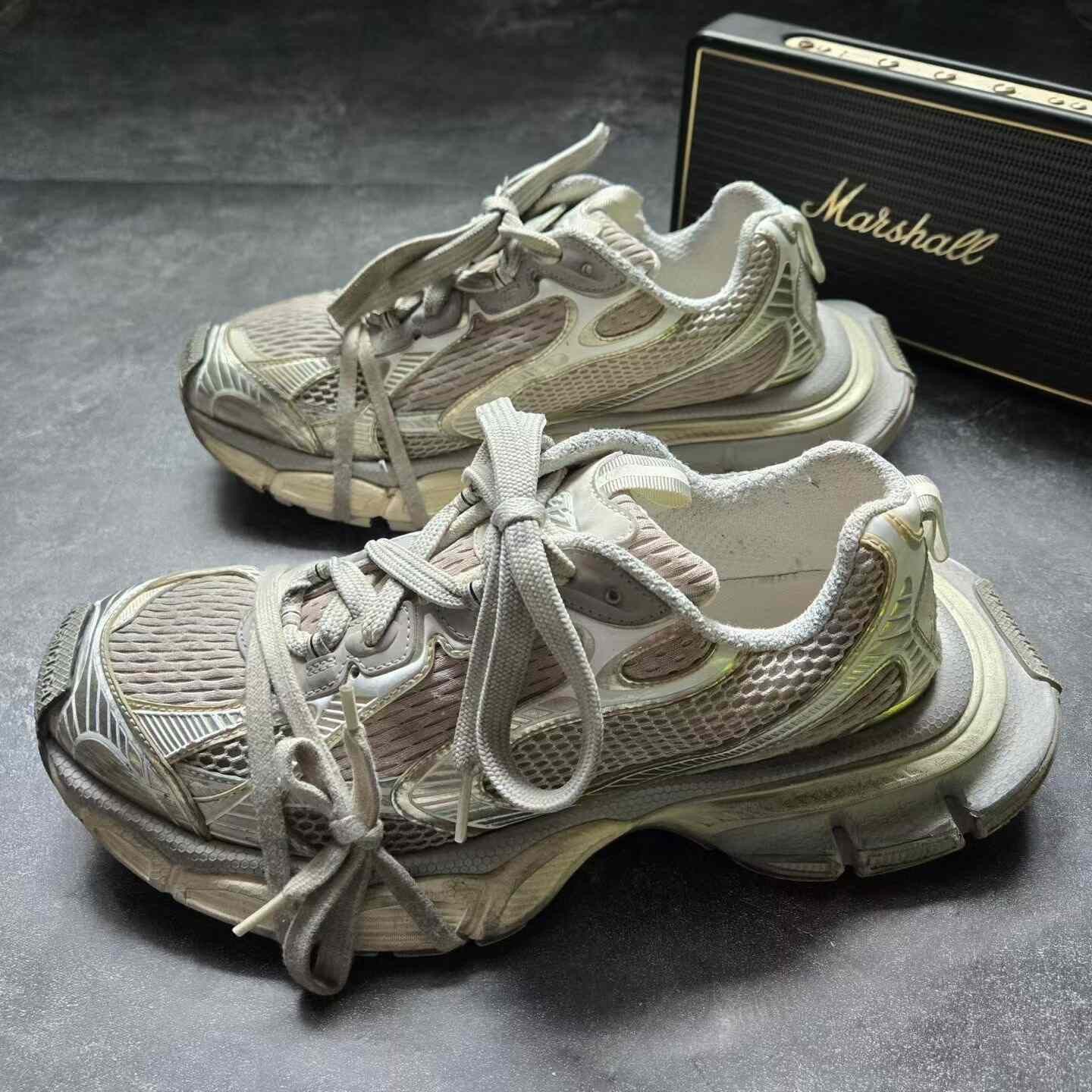 Balenciaga Balenciaga Beige Lowtop Sneakers XXXL Men Size US 10 / EU 43 - 1 Thumbnail