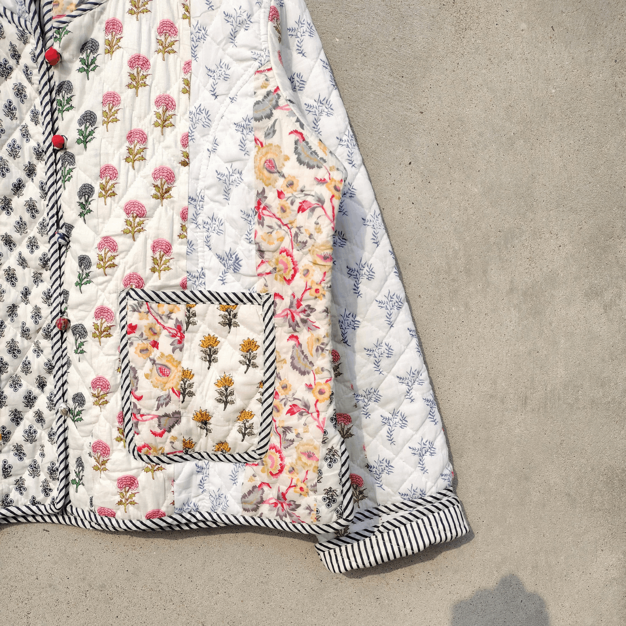Handmade Vintage Quilted Jacket, Patchwork Handmade Jacket Short Coat Size S / US 4 / IT 40 - 5 Thumbnail