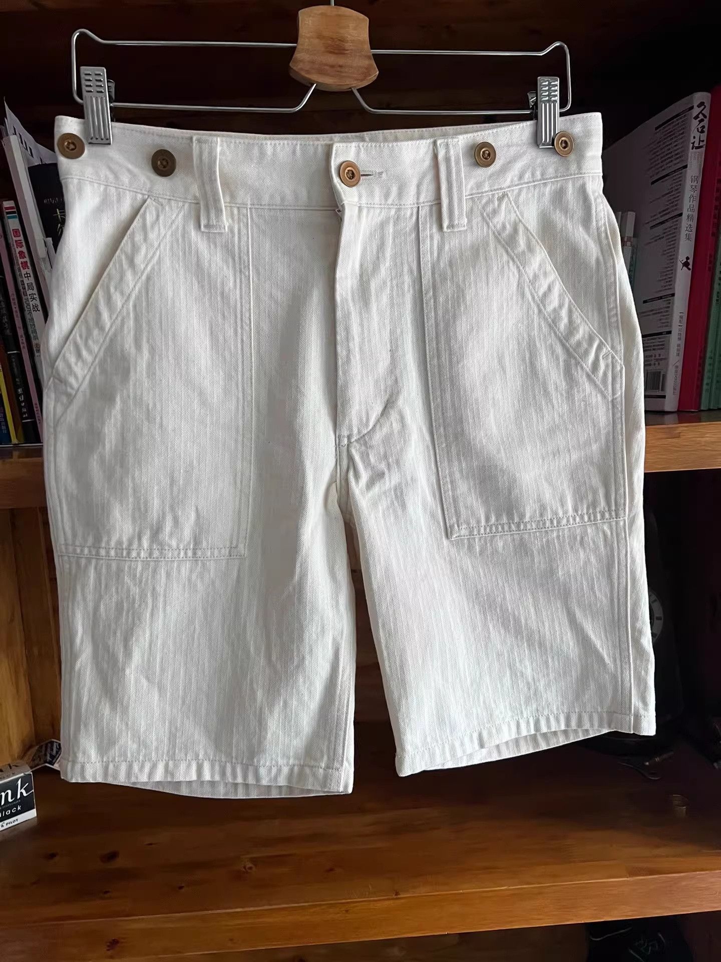 Nigel Cabourn Nigel Cabourn White Herringbone Cargo Shorts Size US 32 / EU 48 - 2 Thumbnail