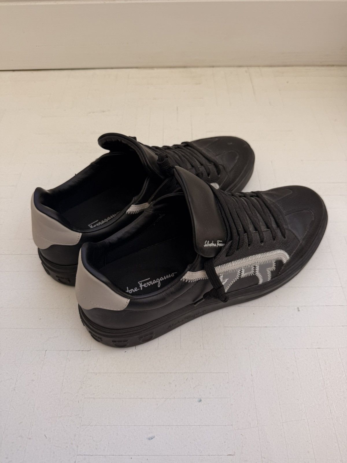 Salvatore Ferragamo Fergamo sneakers barely worn Size US 8.5 / EU 41-42 - 8 Thumbnail