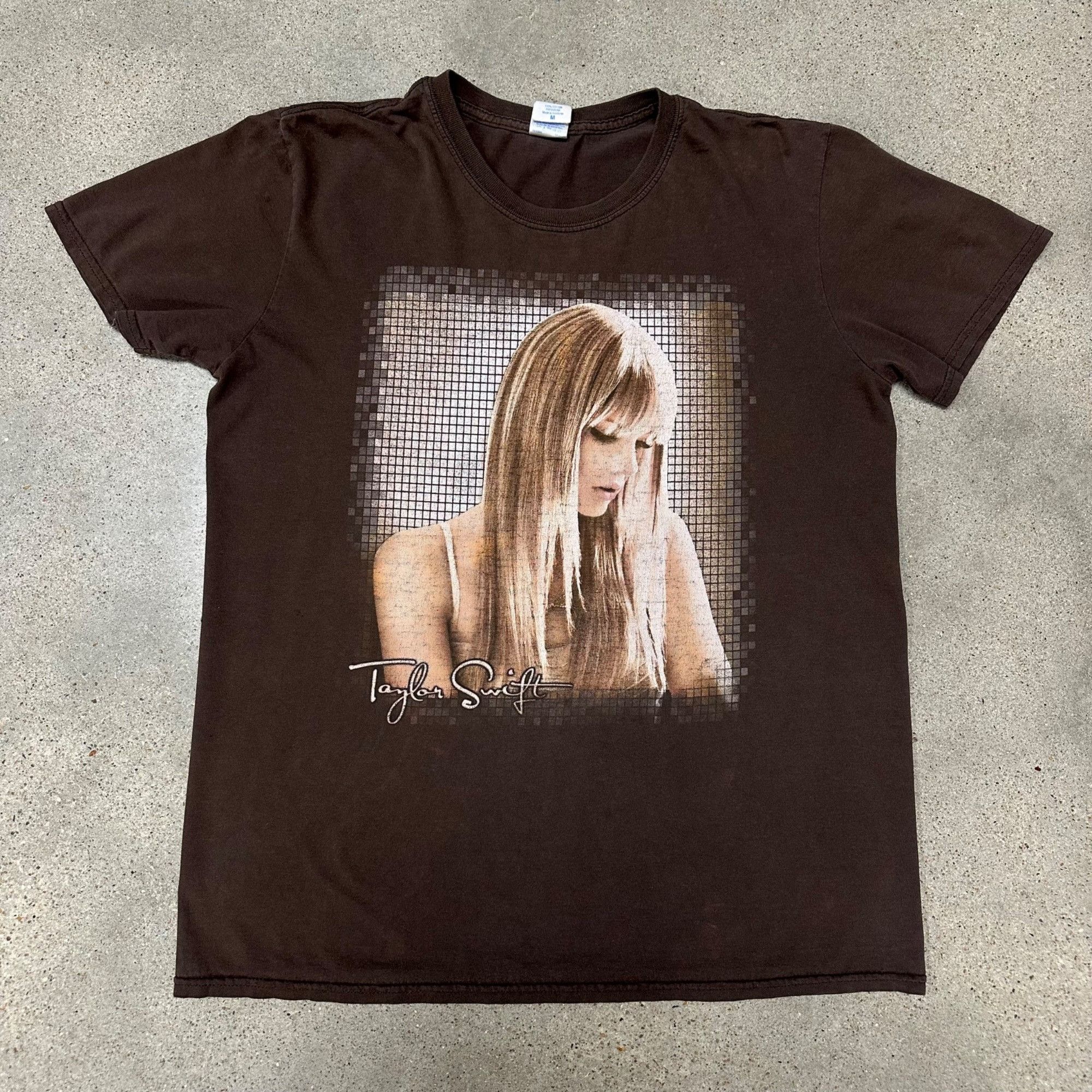 Band Tees × Vintage Vintage 2010 Taylor Swift Speak Now Band Tour Shirt ...