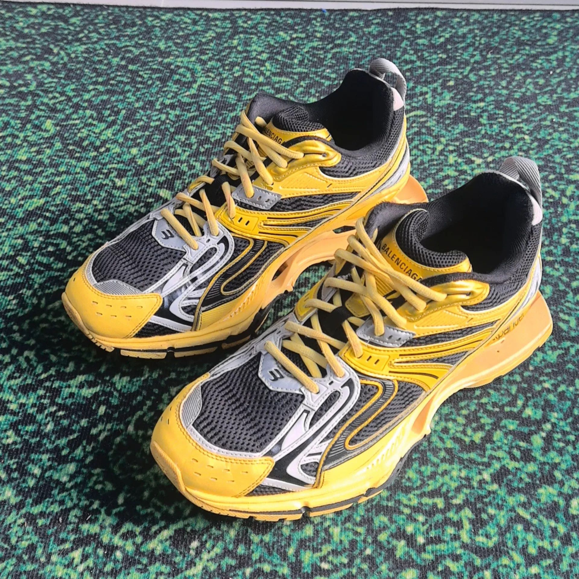 Balenciaga Balenciaga Yellow Lowtop Sneakers 10 Men Size US 10 / EU 43 - 1 Thumbnail