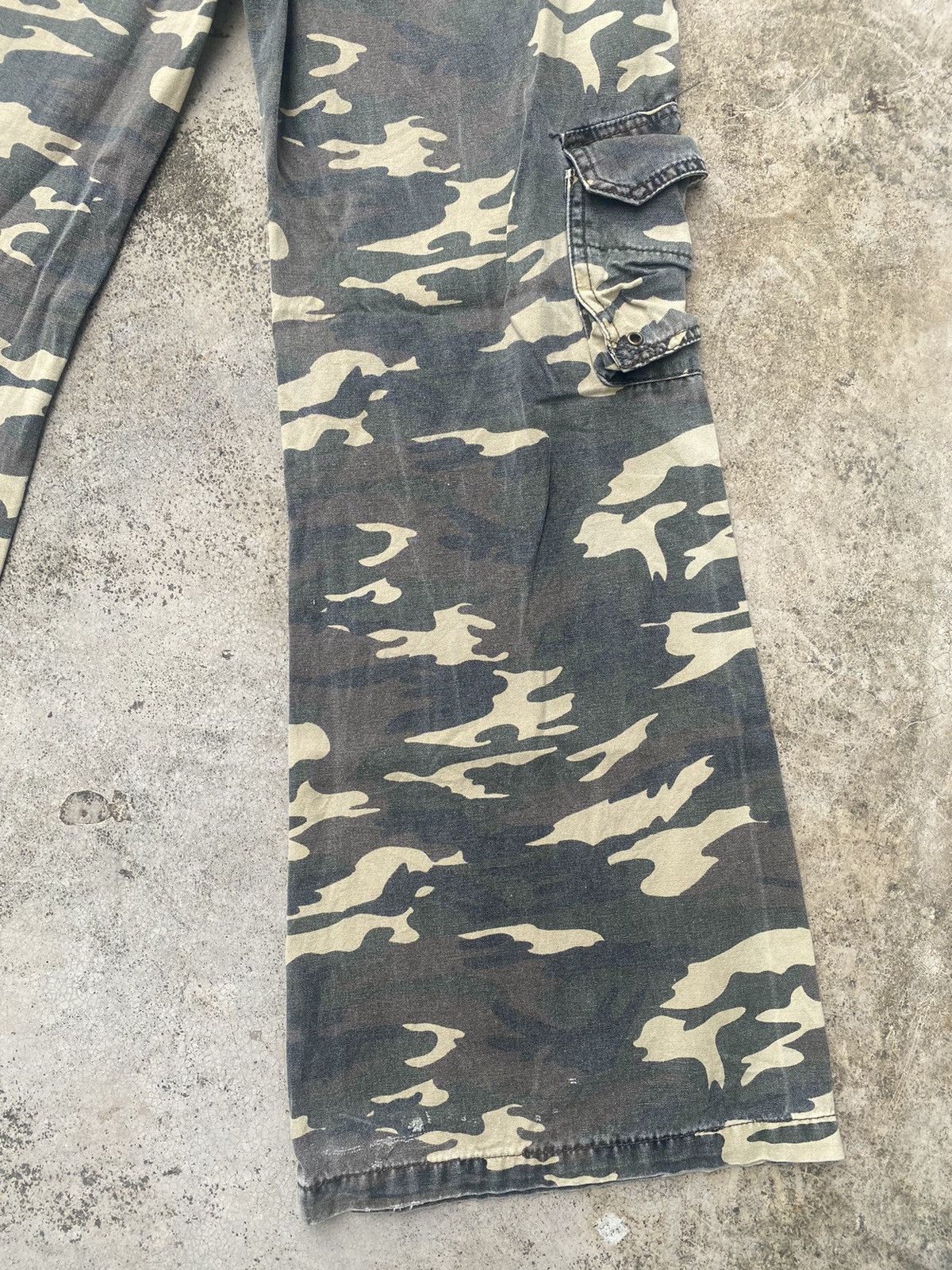 If Six Was Nine × Japanese Brand Flare Jeans Camo Cargo Bondage Bush Pants Low Rise Size US 29 - 16 Thumbnail