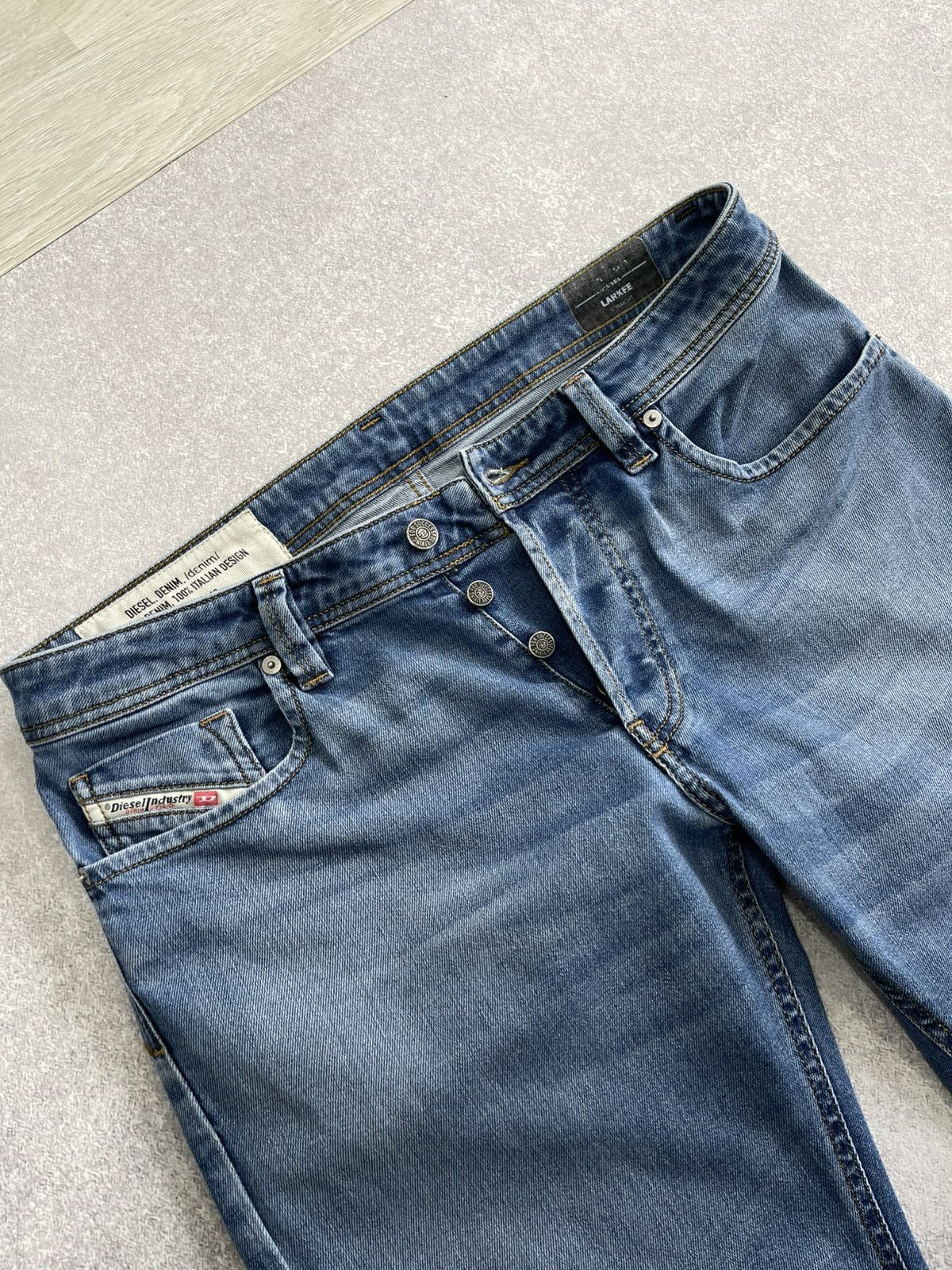 Diesel Diesel Larkee Straight Fit y2k Low Rise Leather Patch Jeans Size US 33 - 12 Thumbnail