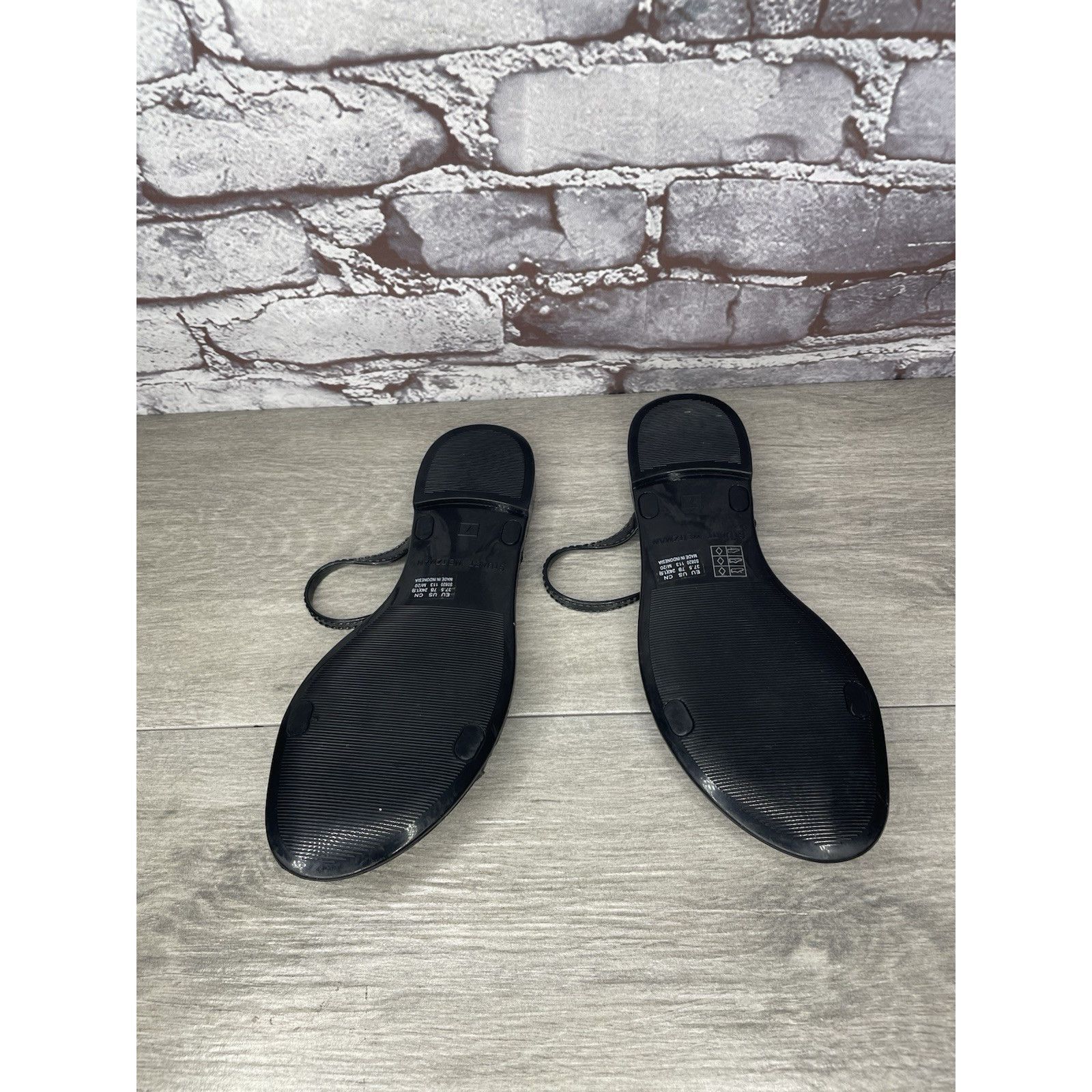 Stuart Weitzman Stuart Weitzman Black Sawyer Jelly Flats Slides Sandals Wome Size US 7 / IT 37 - 22 Thumbnail